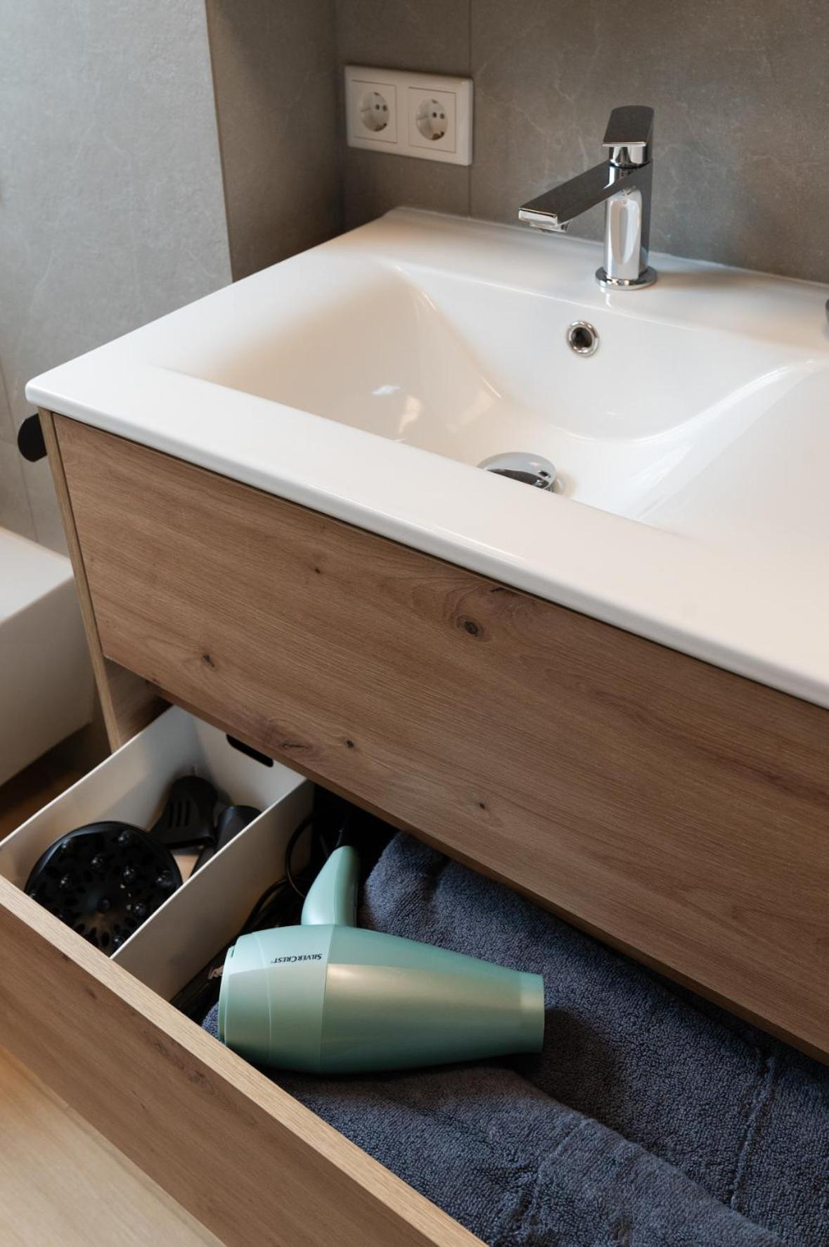 HOUSE 756 MAINZ - DESIGN-FERIENHAUS, 4 Schlafzimmer, 3 Bäder, SAUNA & Kamin