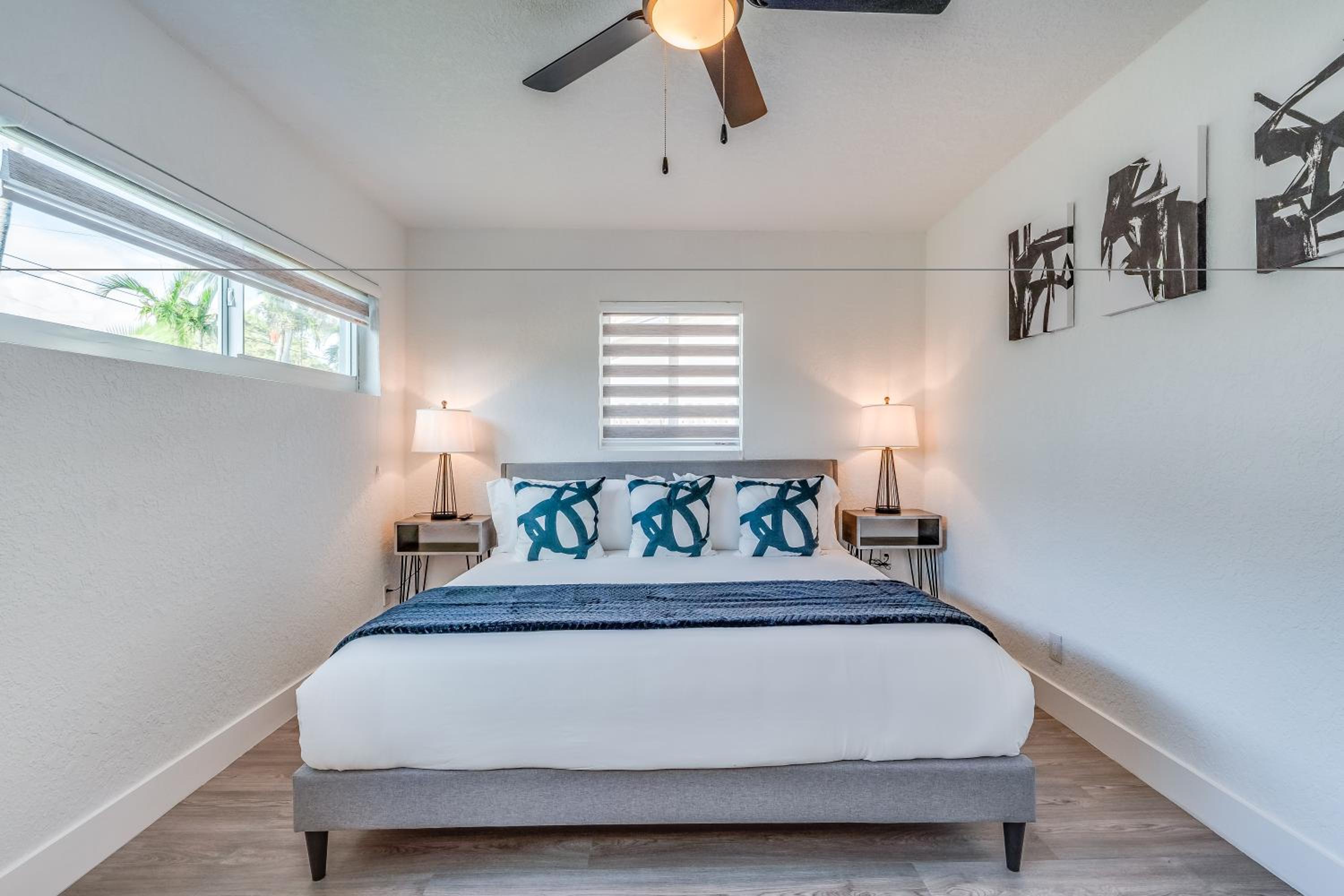 Friendly Fox Luxury Pool & Spa House Near Downtown & Beach