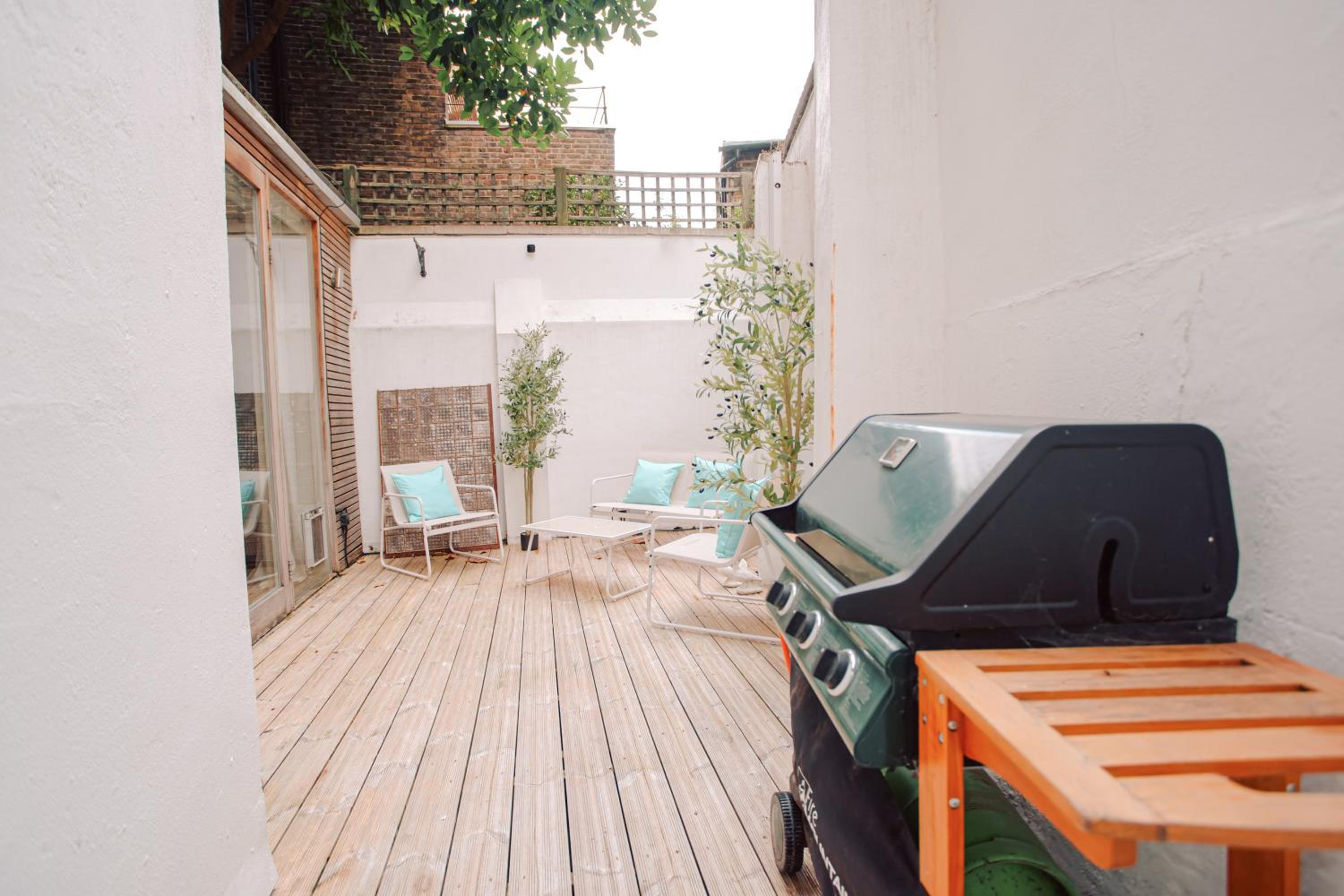3-Bedroom Maisonette with Large Double Living Room
