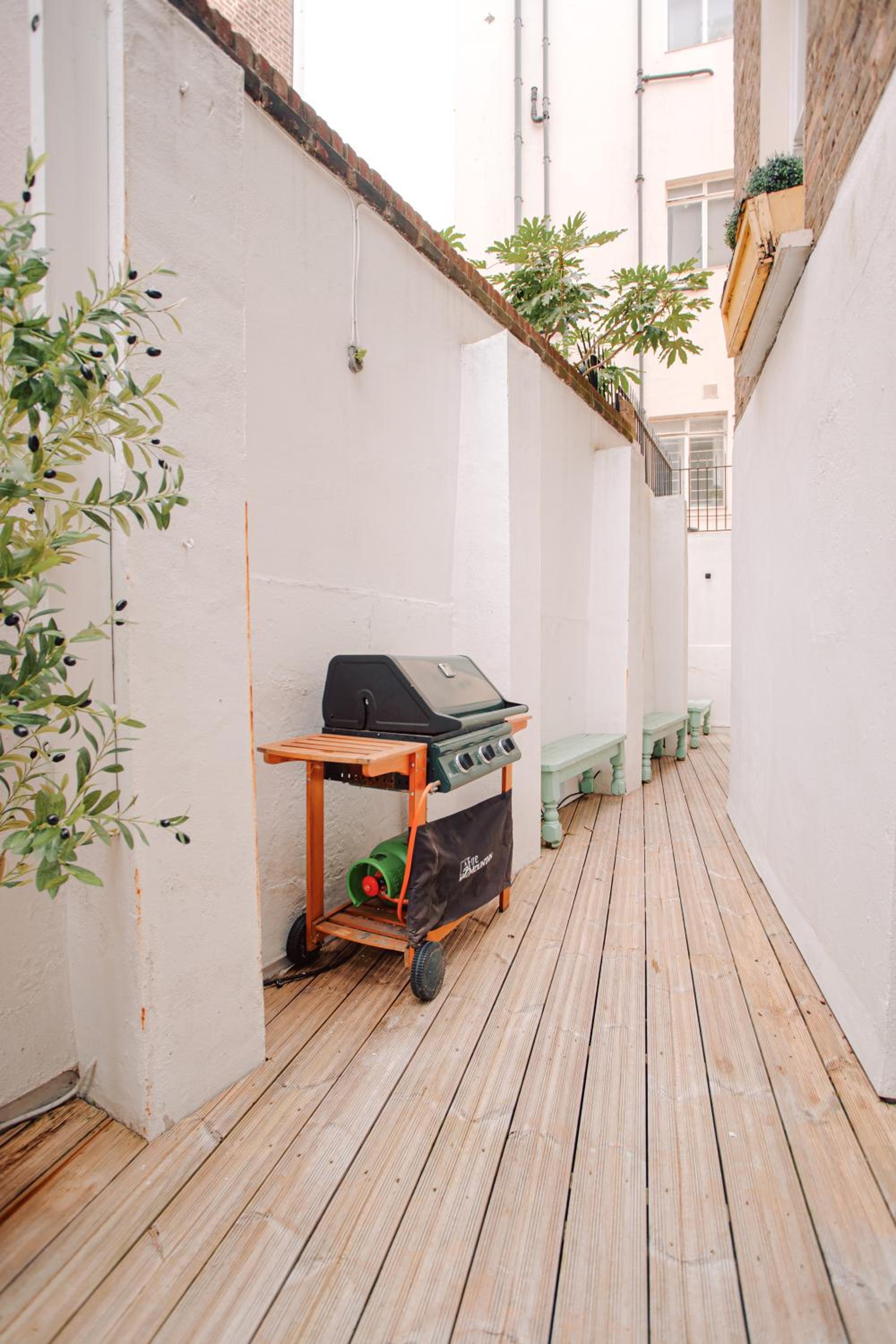 3-Bedroom Maisonette with Large Double Living Room