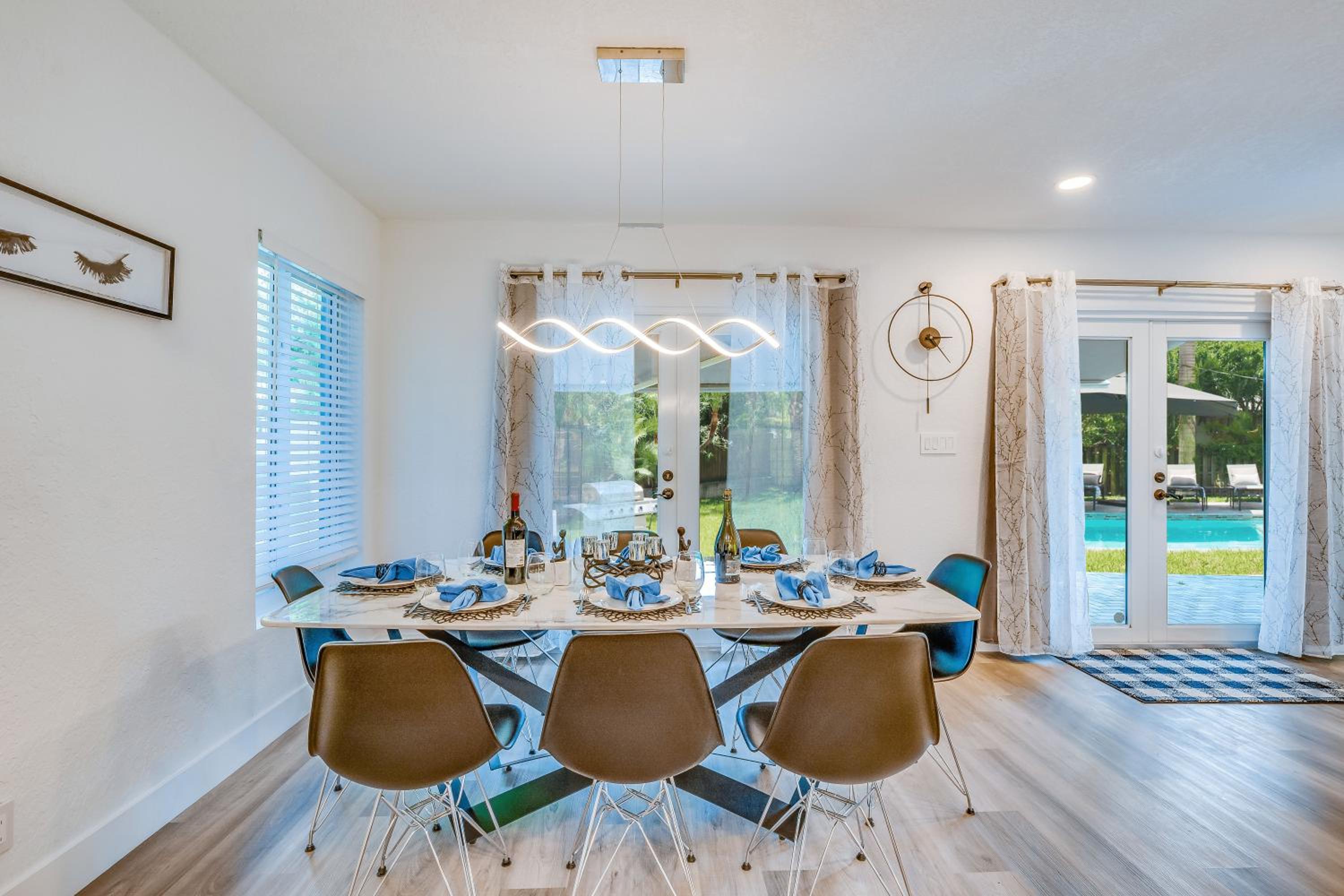 Friendly Fox Luxury Pool & Spa House Near Downtown & Beach