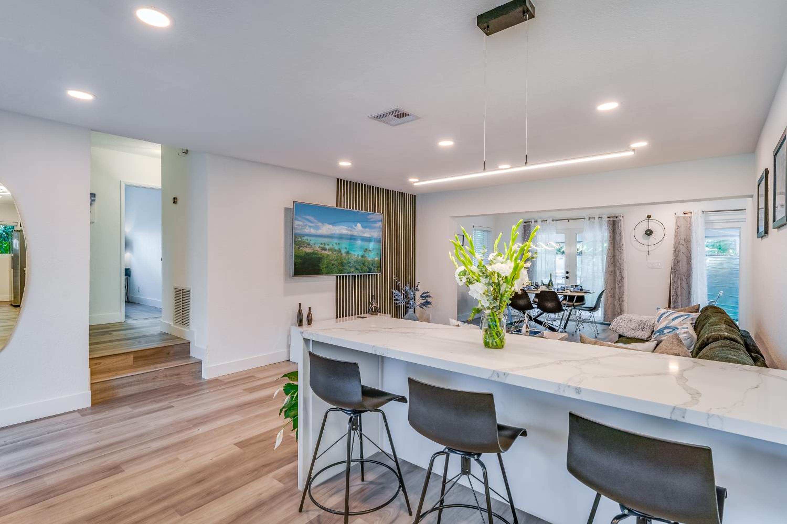 Friendly Fox Luxury Pool & Spa House Near Downtown & Beach