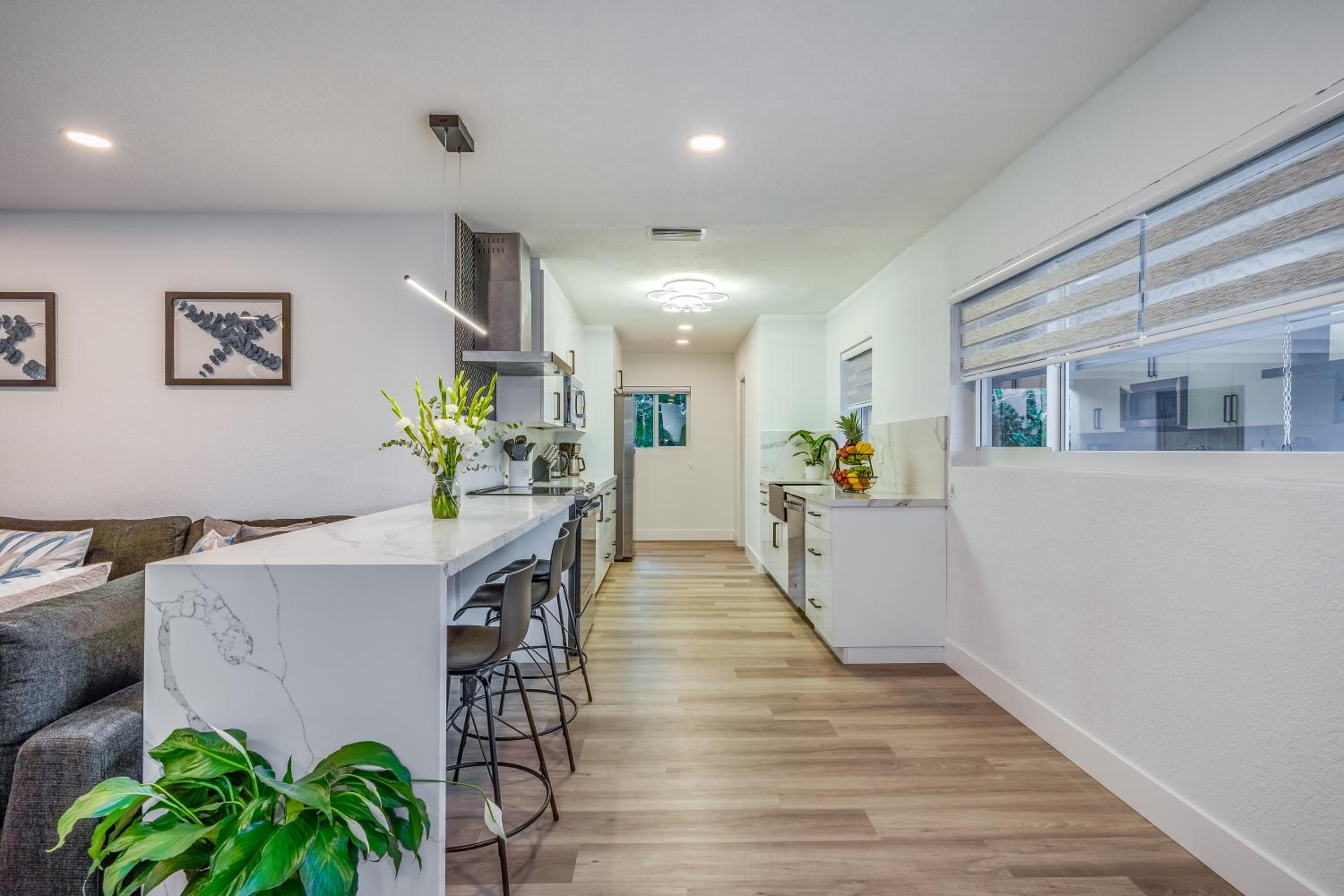 Friendly Fox Luxury Pool & Spa House Near Downtown & Beach