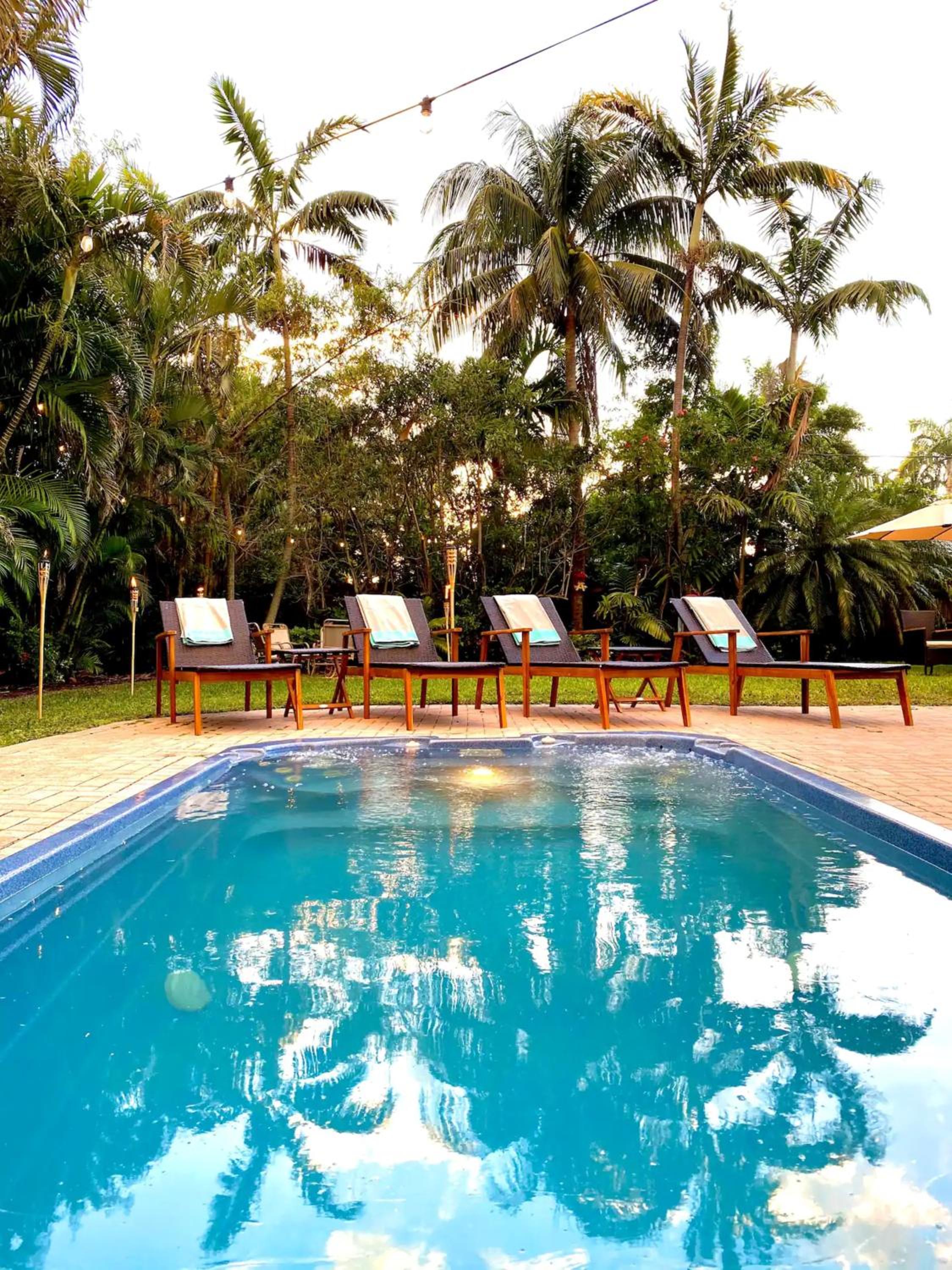 Fox Island Heated Spa- Downtown & Beach