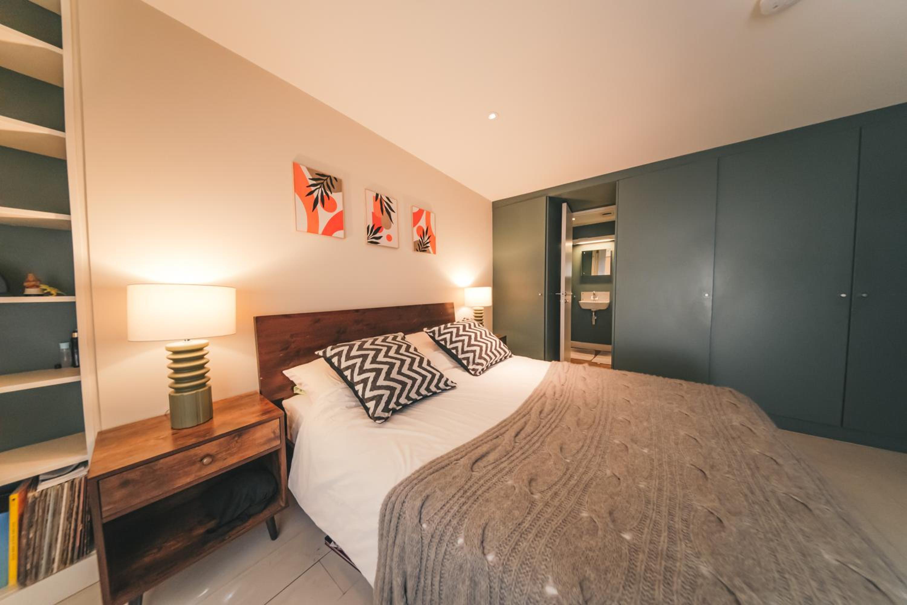 3-Bedroom Maisonette with Large Double Living Room