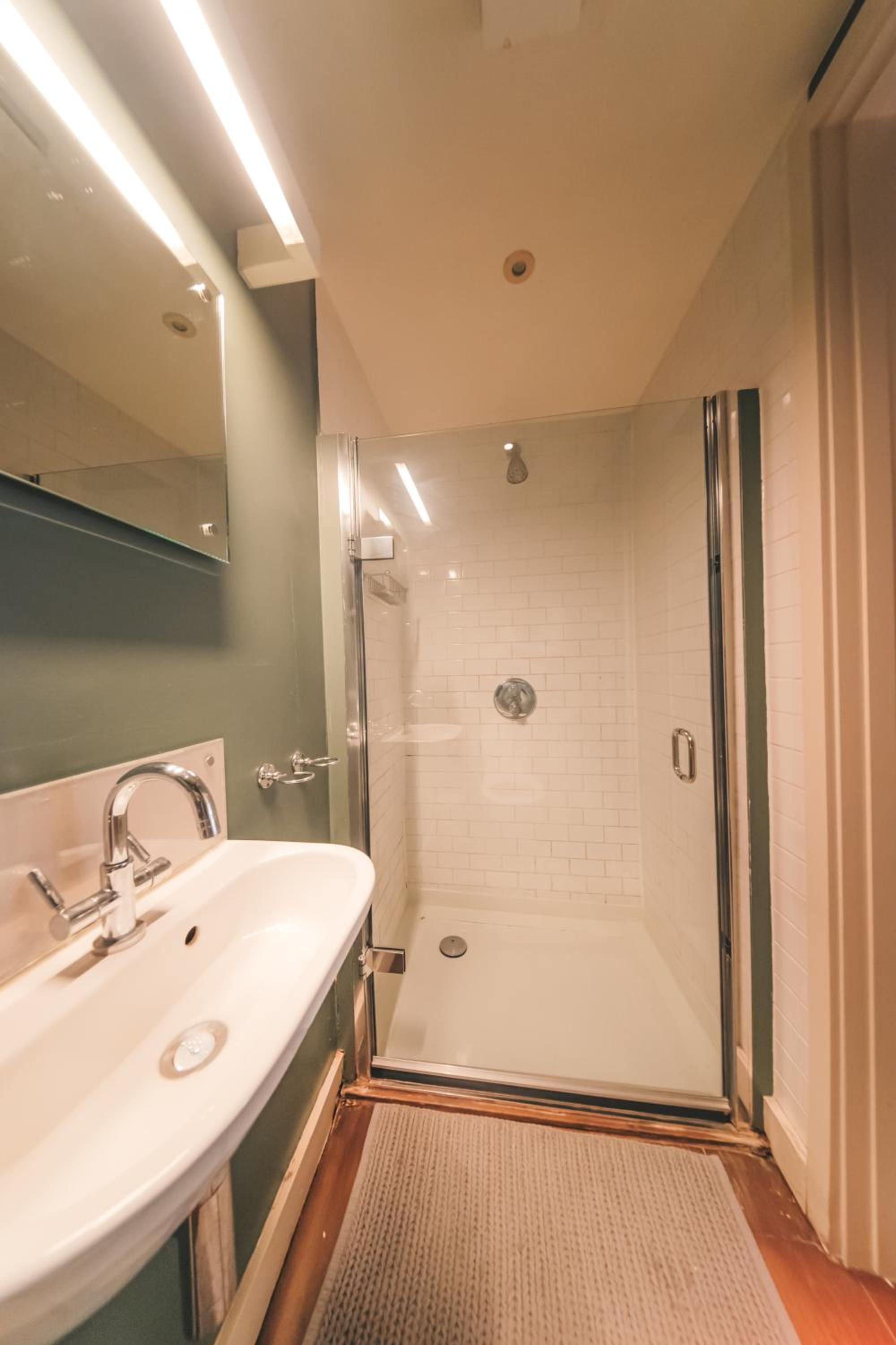 3-Bedroom Maisonette with Large Double Living Room