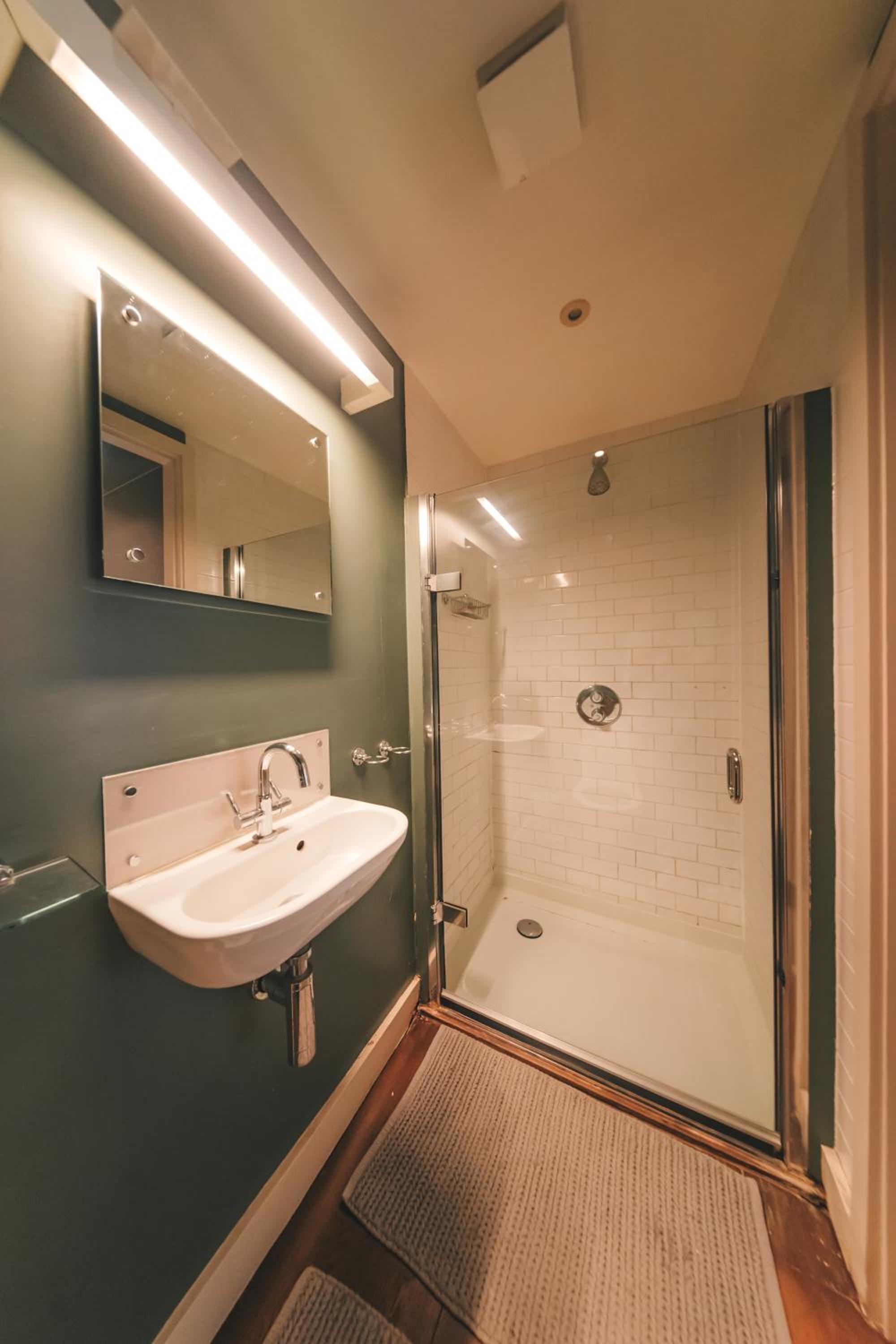 3-Bedroom Maisonette with Large Double Living Room