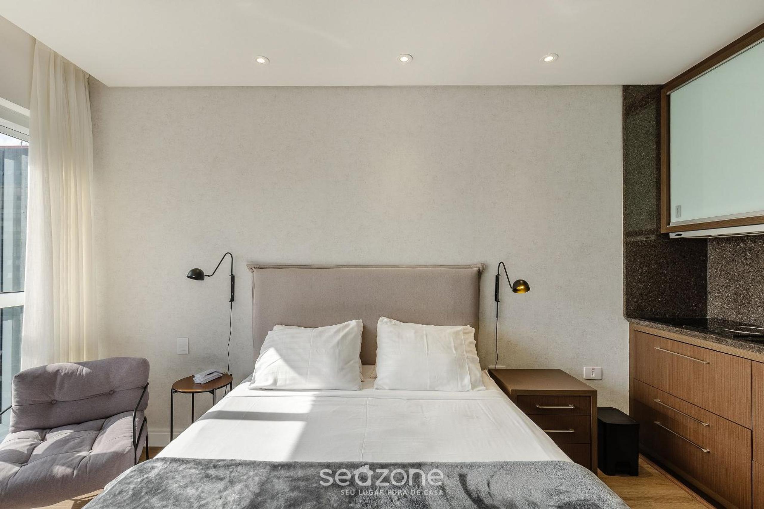 Studio in Condominium with Pool and Gym NWC1510