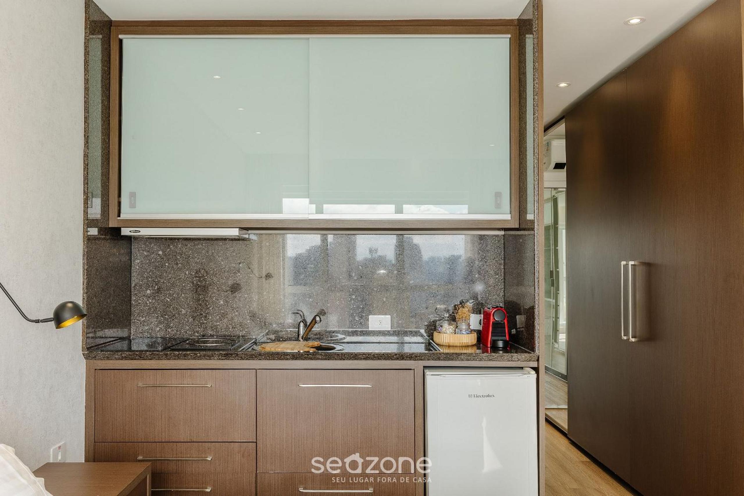 Studio in Condominium with Pool and Gym NWC1510