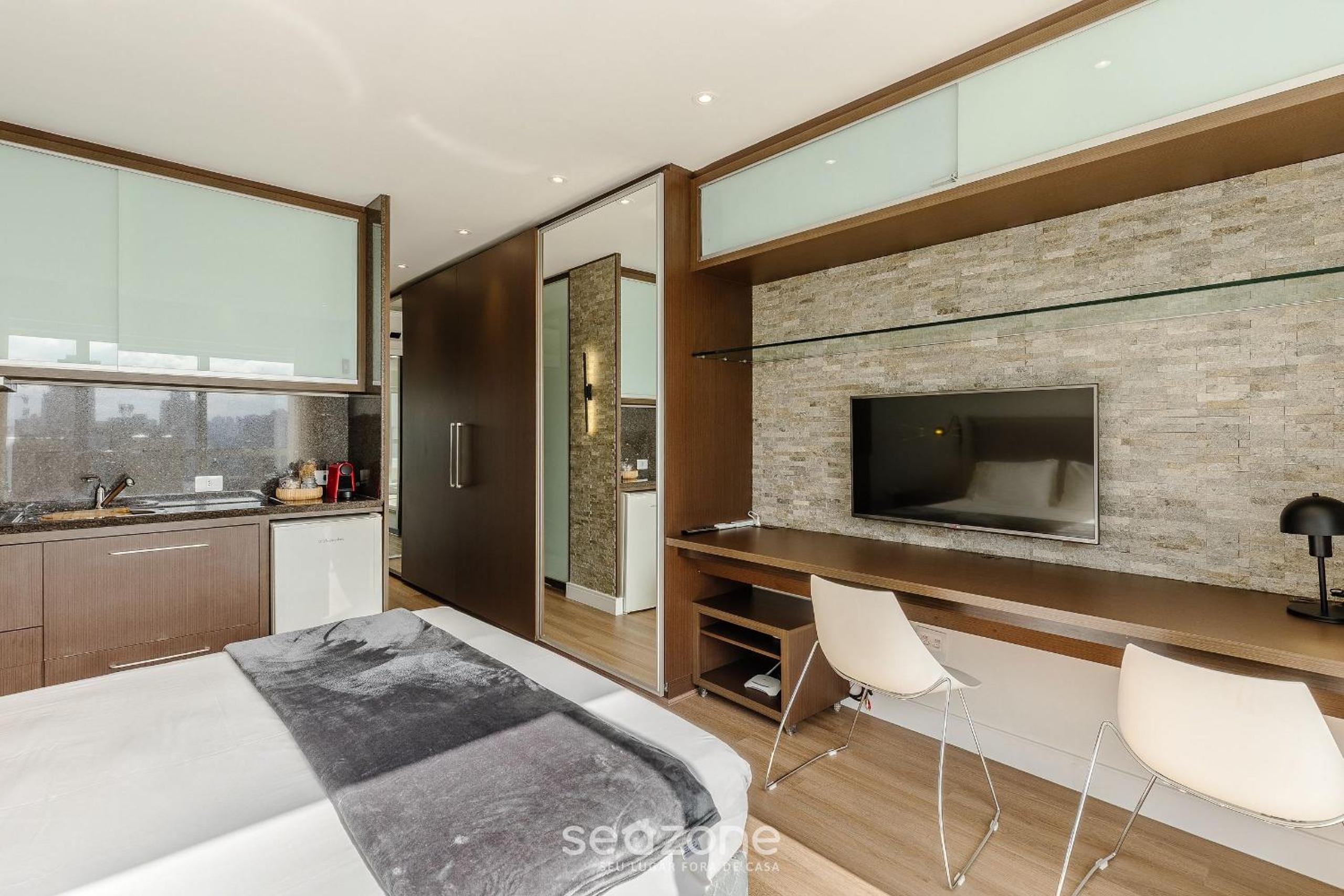 Studio in Condominium with Pool and Gym NWC1510