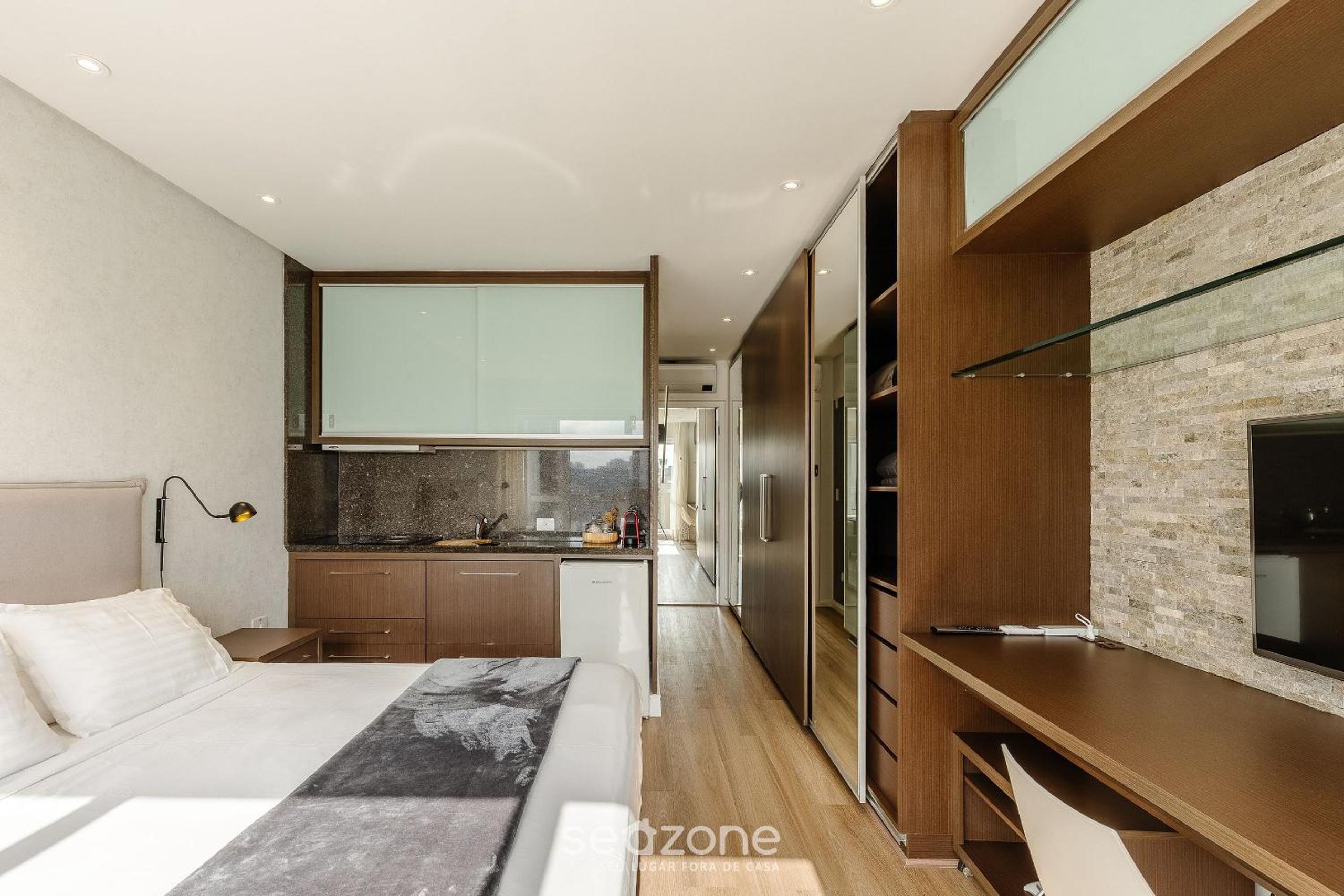 Studio in Condominium with Pool and Gym NWC1510