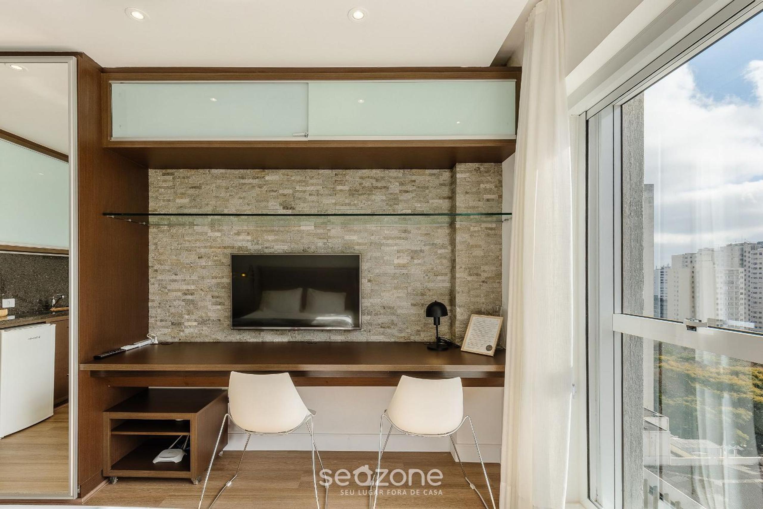 Studio in Condominium with Pool and Gym NWC1510
