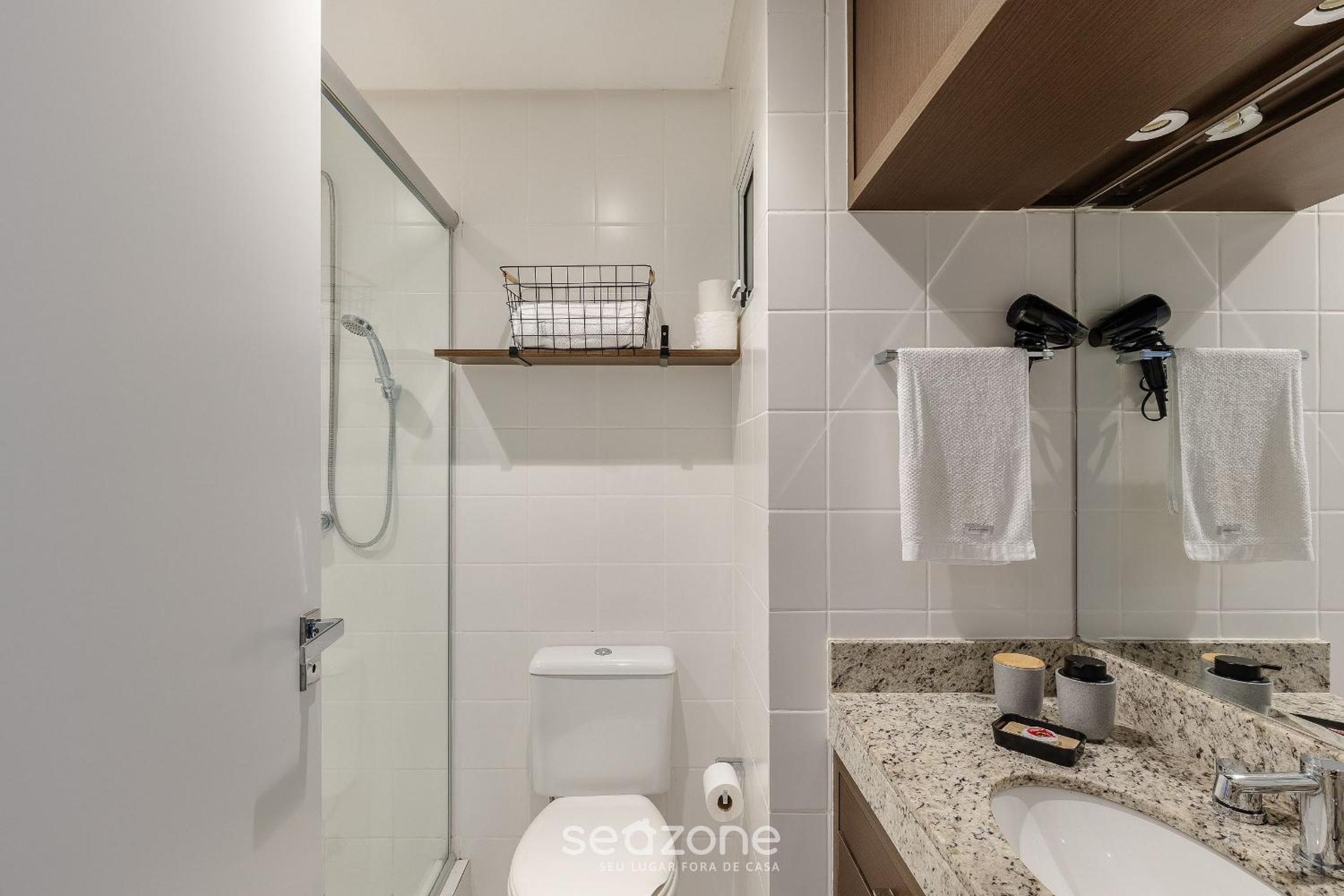 Studio in Condominium with Pool and Gym NWC1510