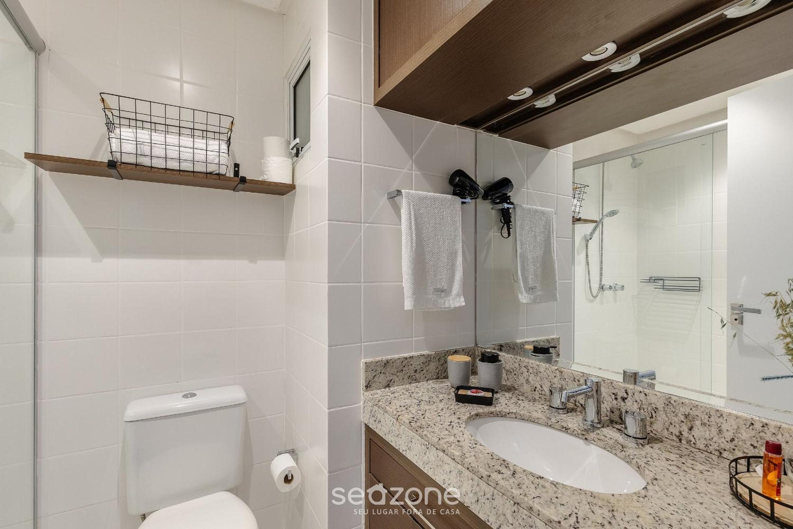 Studio in Condominium with Pool and Gym NWC1510