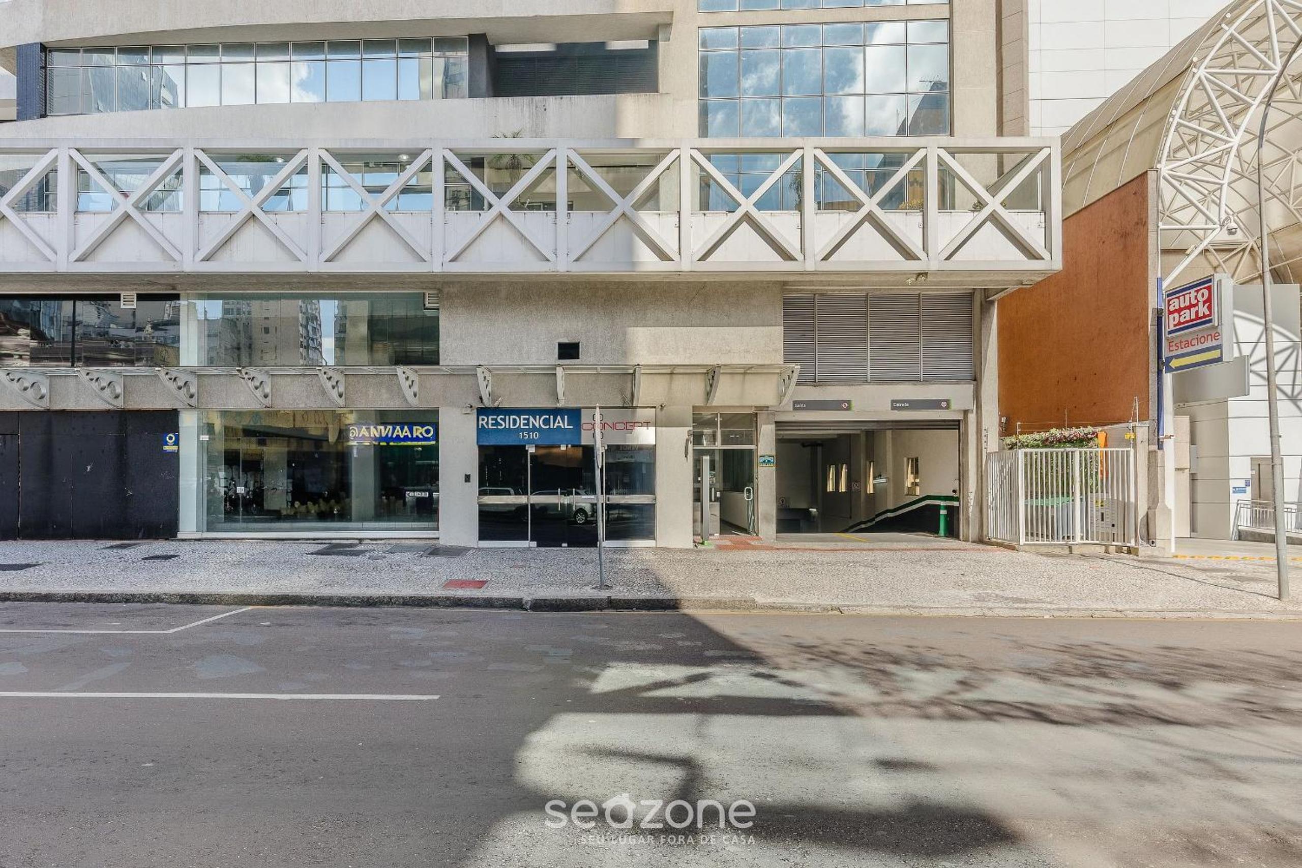 Studio in Condominium with Pool and Gym NWC1510