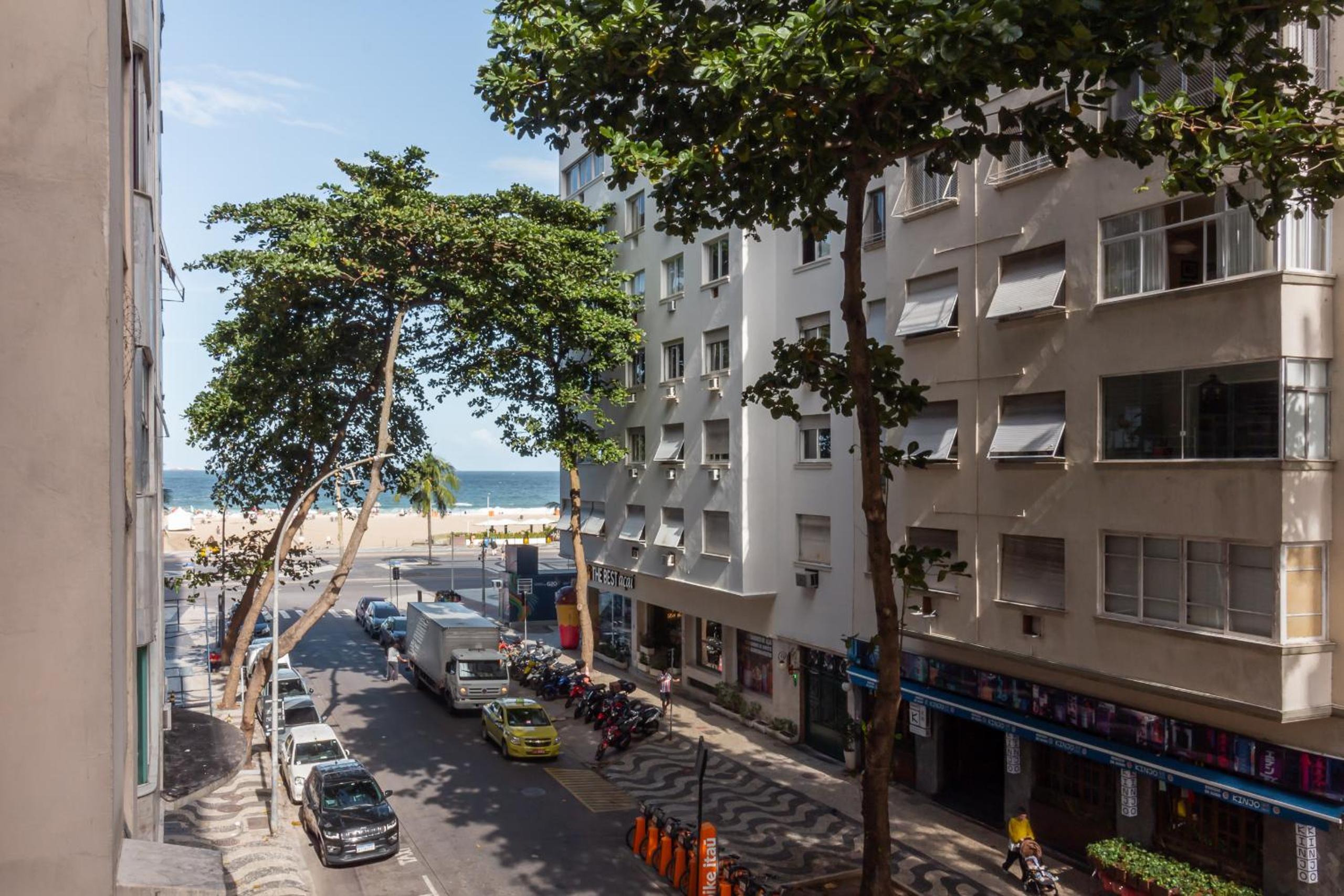 2 minutos da Praia de Copacabana - D302