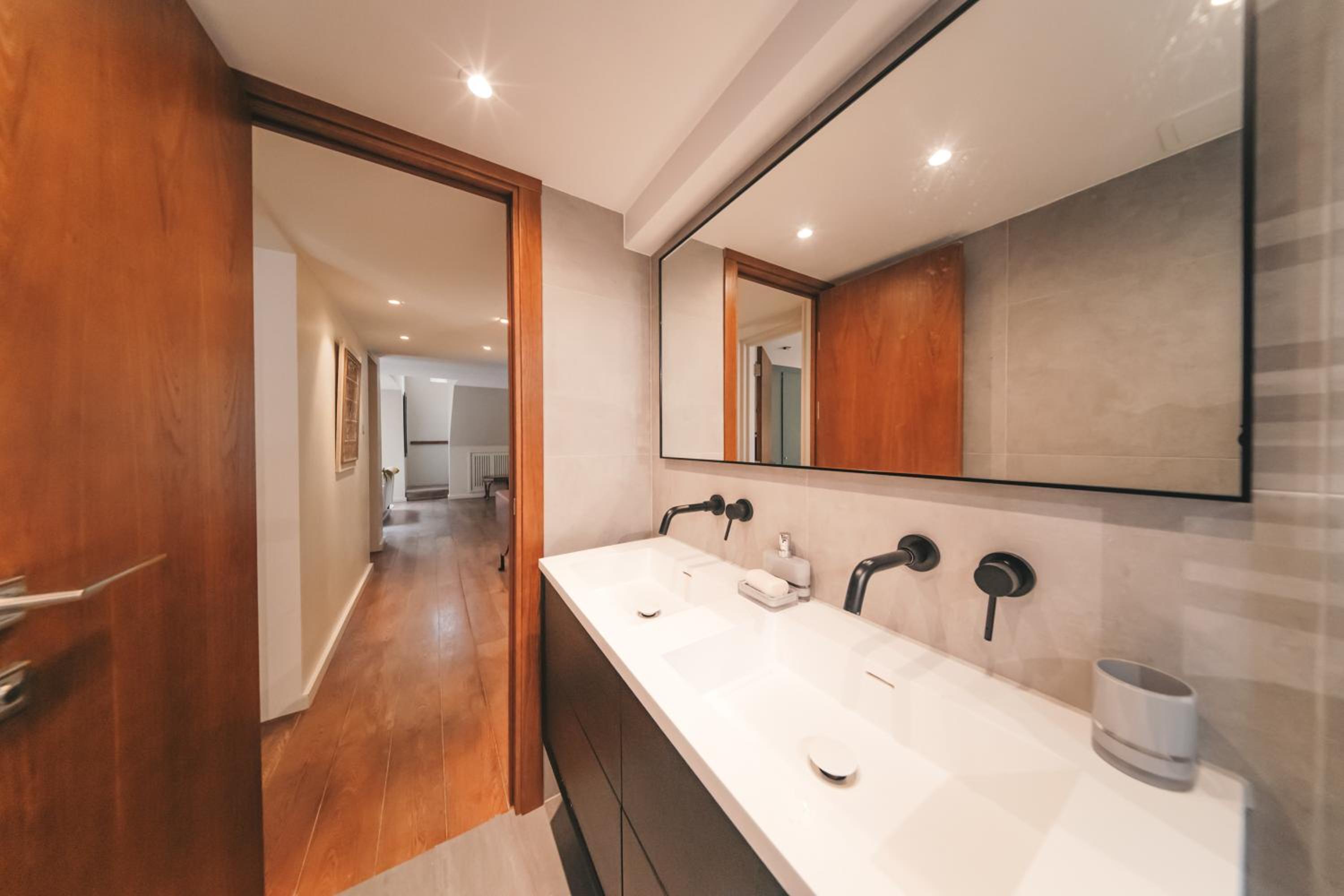 3-Bedroom Maisonette with Large Double Living Room