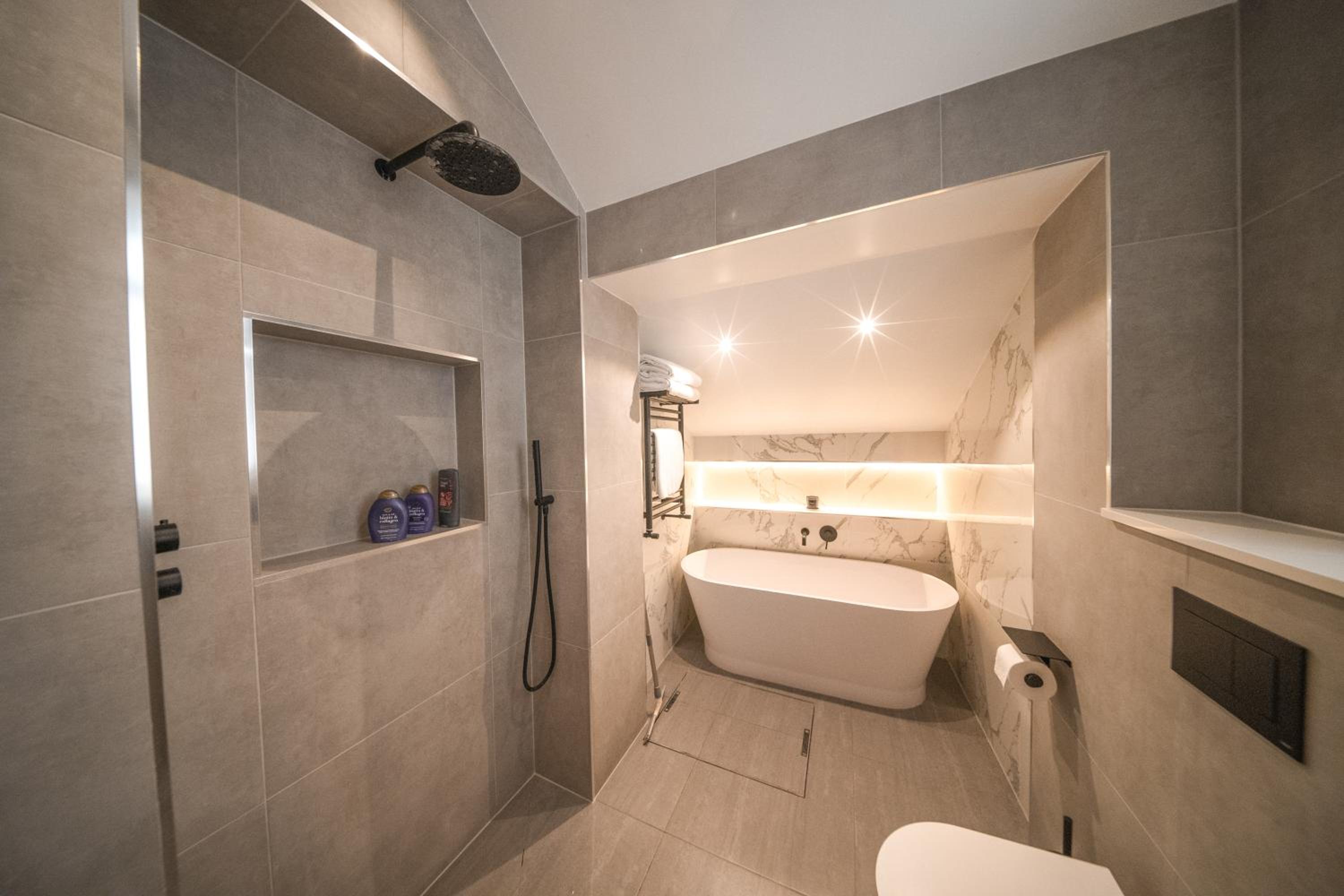 3-Bedroom Maisonette with Large Double Living Room