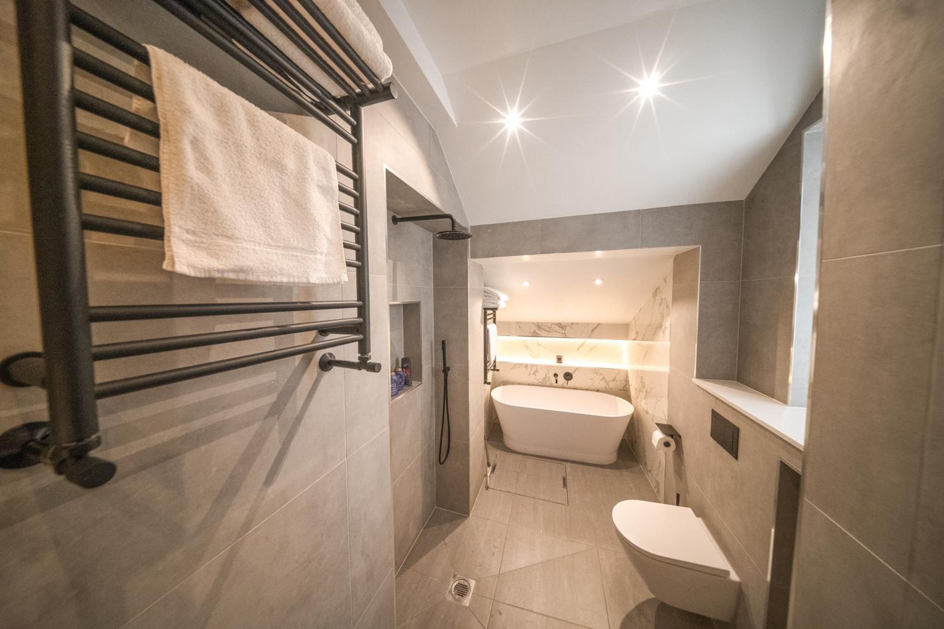3-Bedroom Maisonette with Large Double Living Room