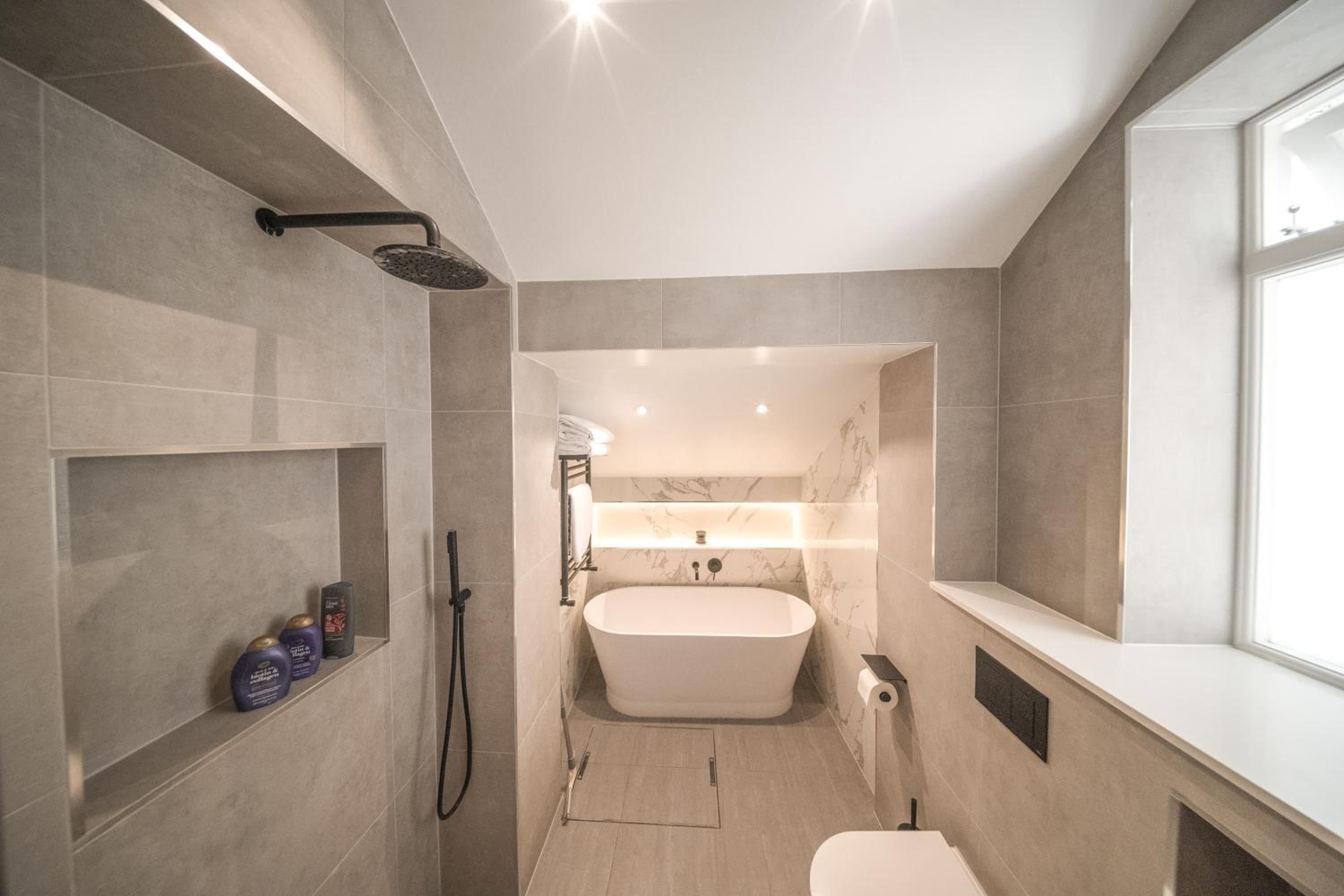 3-Bedroom Maisonette with Large Double Living Room