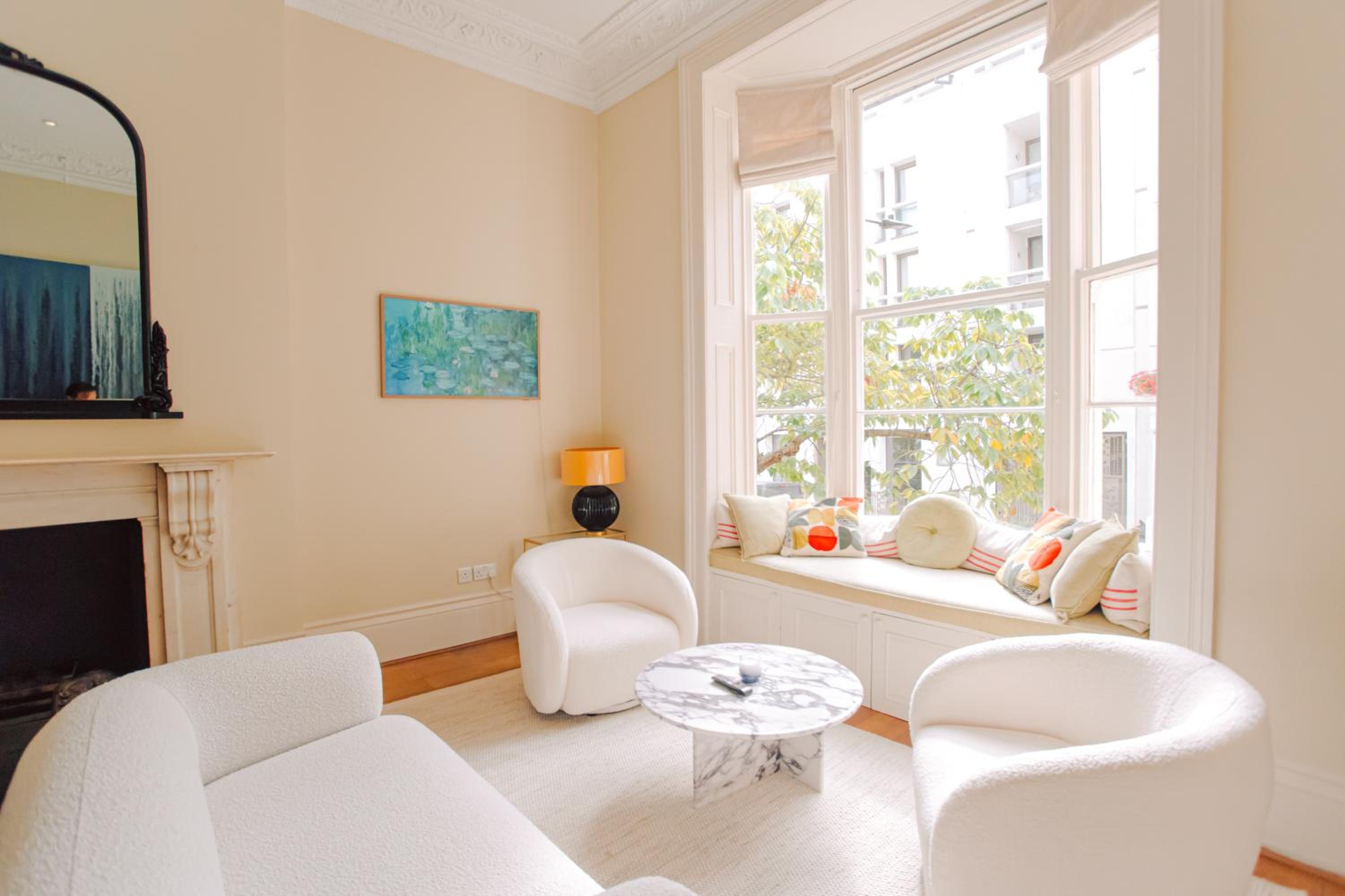 3-Bedroom Maisonette with Large Double Living Room