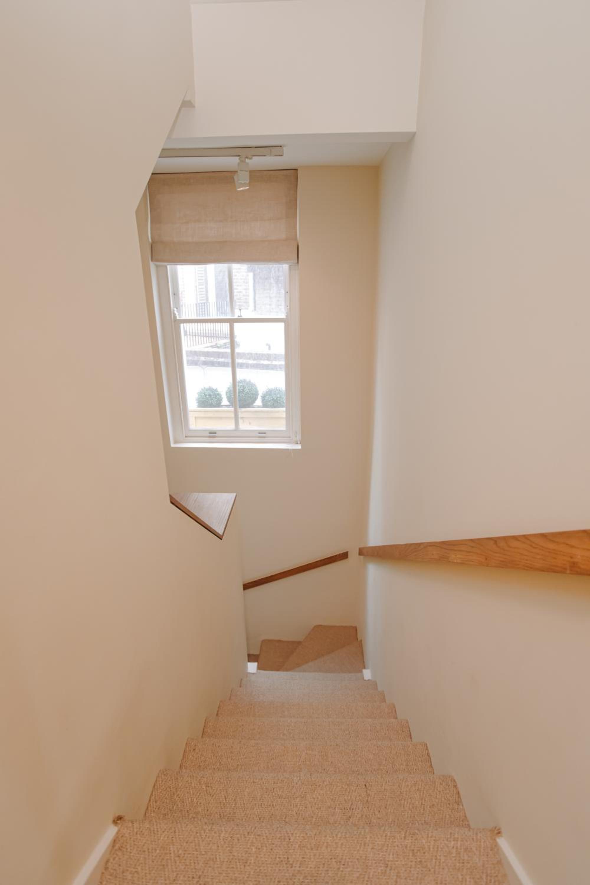 3-Bedroom Maisonette with Large Double Living Room