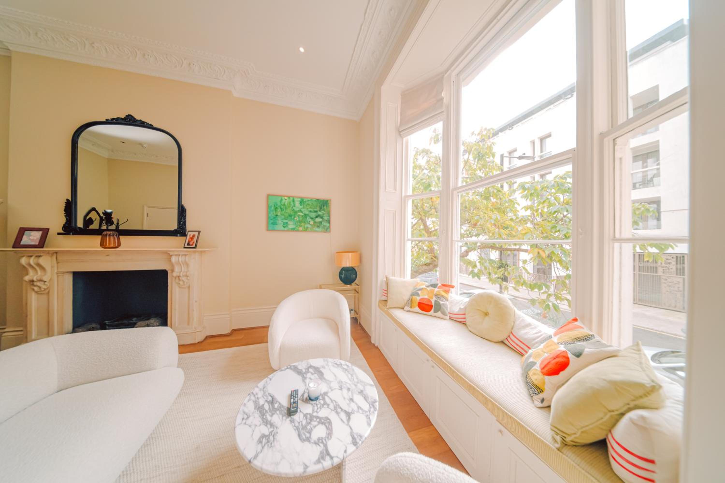 3-Bedroom Maisonette with Large Double Living Room