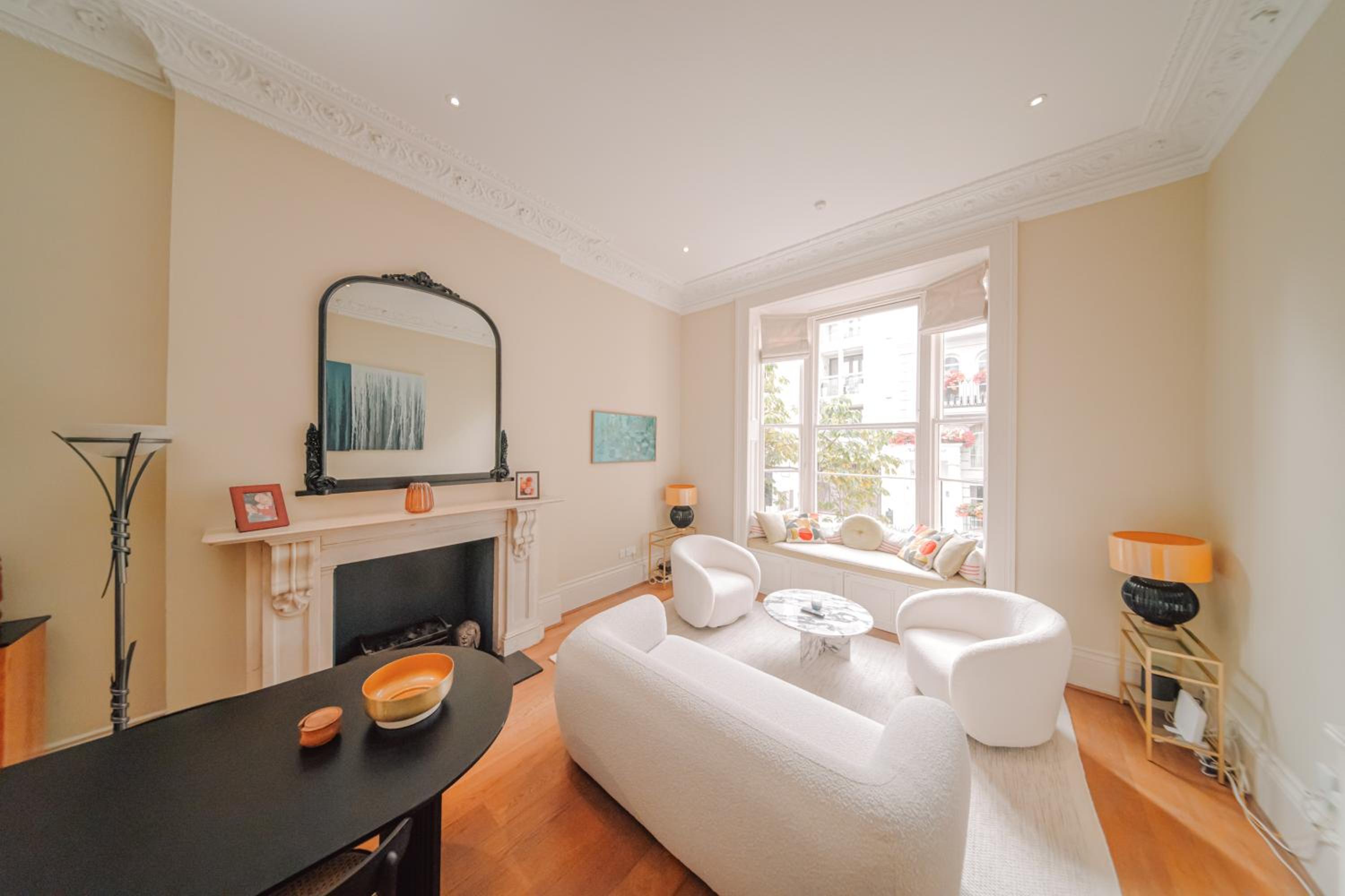 3-Bedroom Maisonette with Large Double Living Room