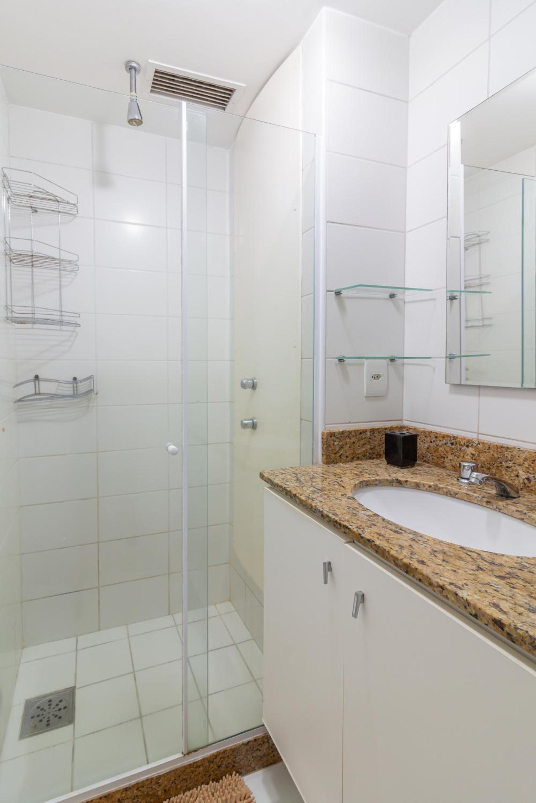 Apartamento com varanda no Recreio - SA907