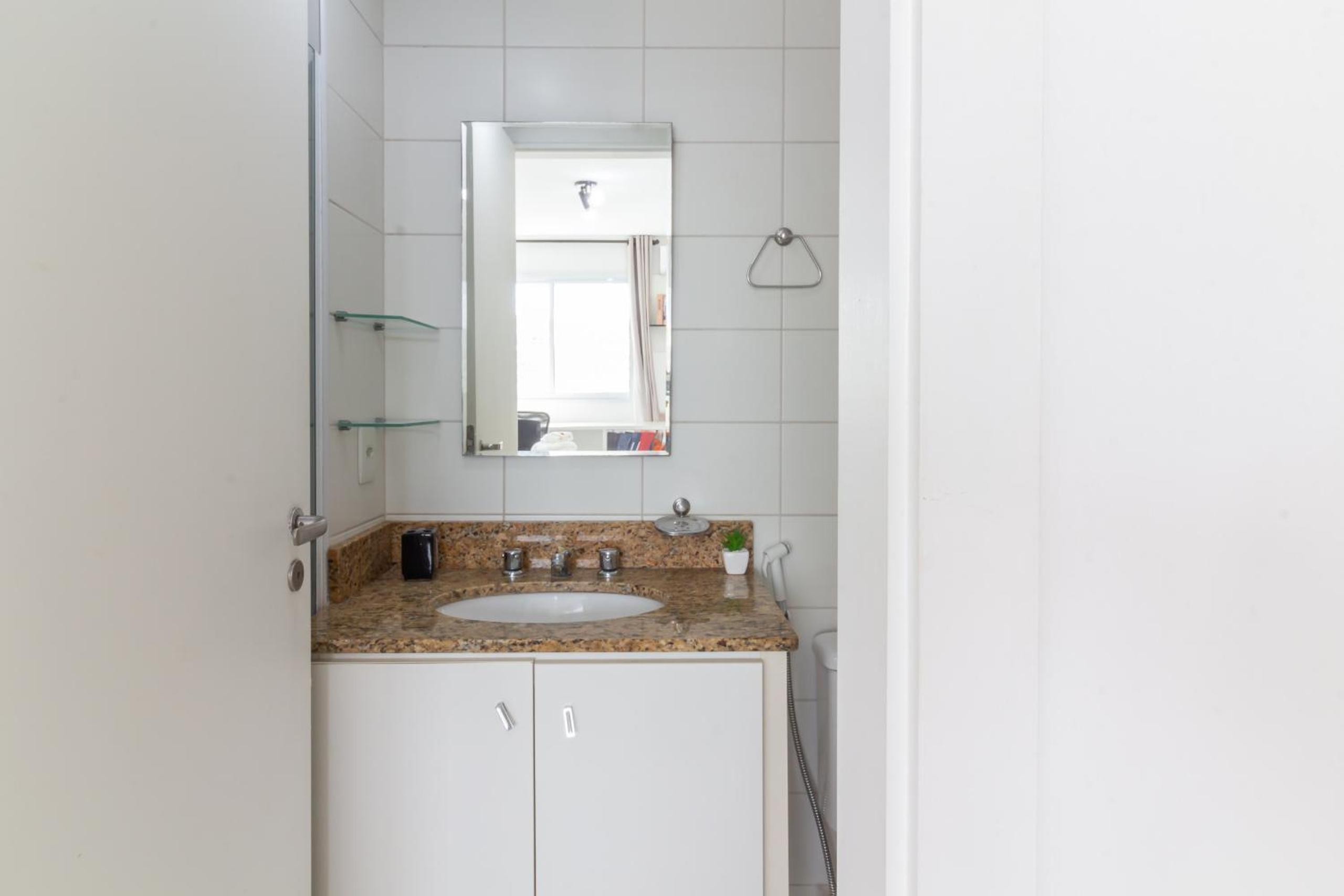 Apartamento com varanda no Recreio - SA907