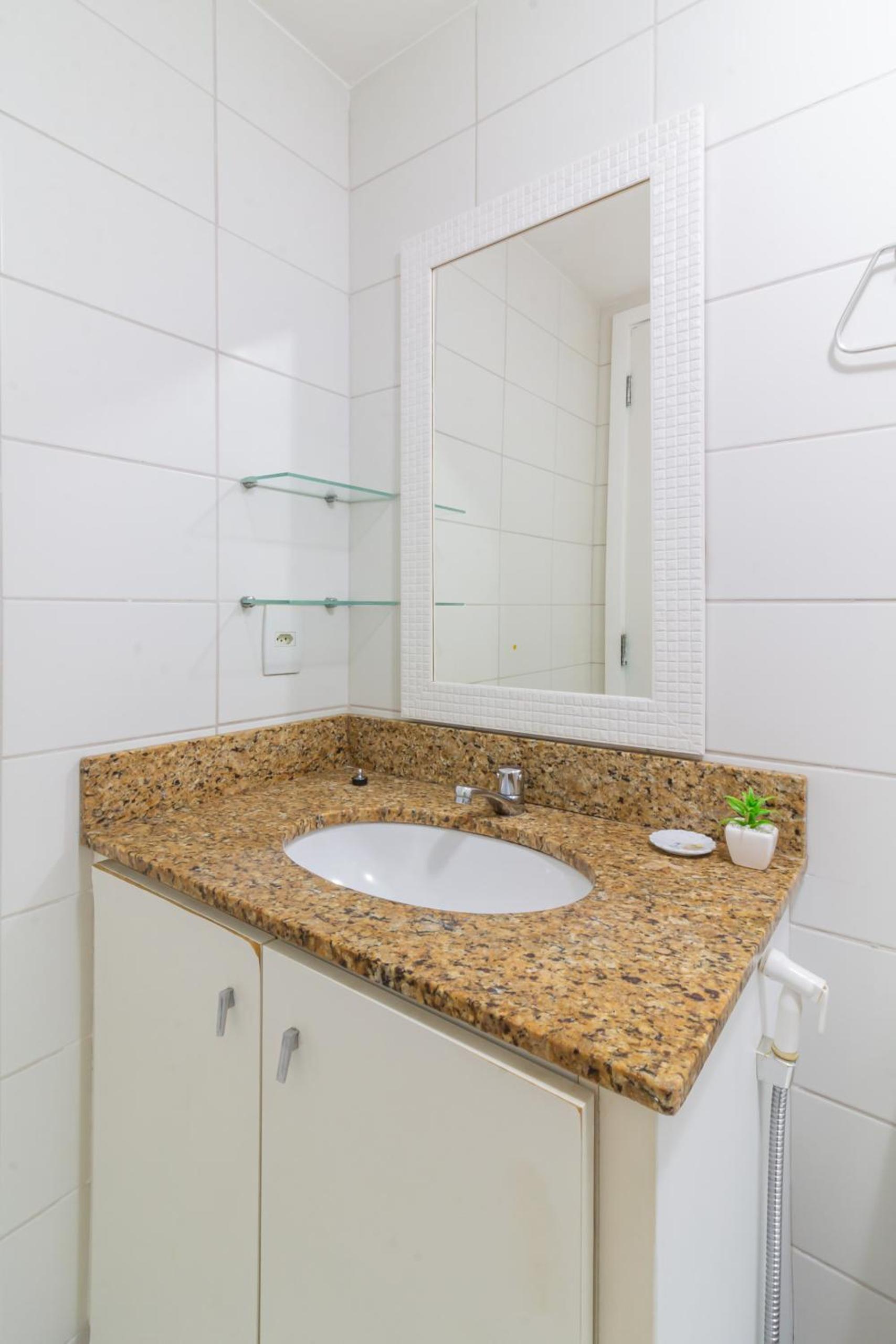 Apartamento com varanda no Recreio - SA907