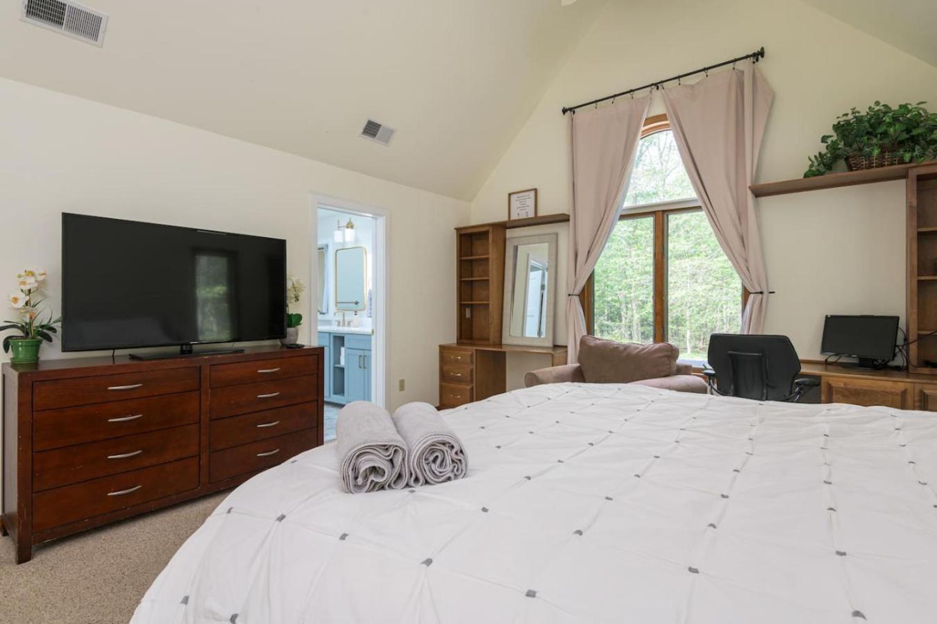 Pocono Escape Style and Serenity