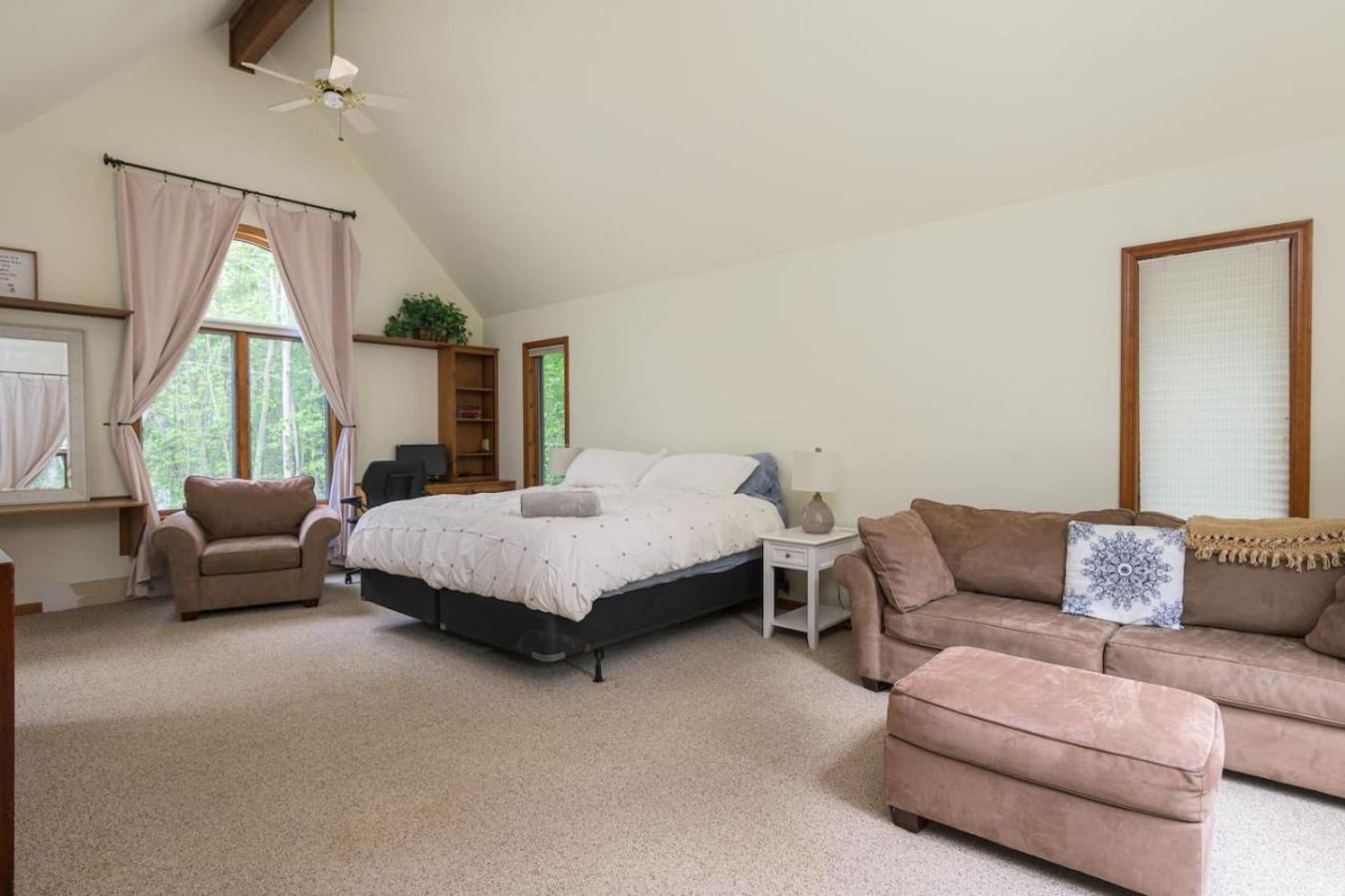 Pocono Escape Style and Serenity