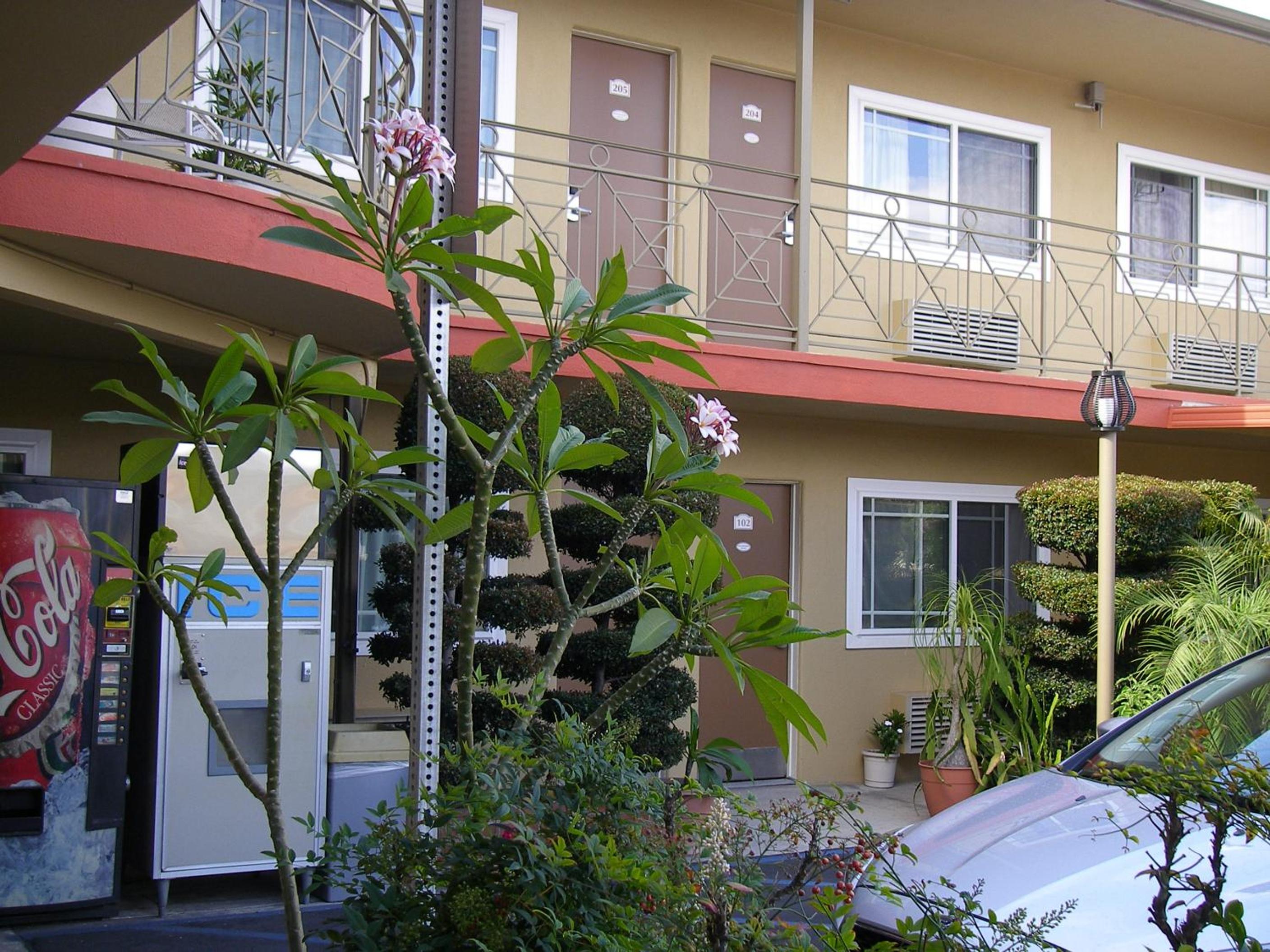 Fullerton Lodge