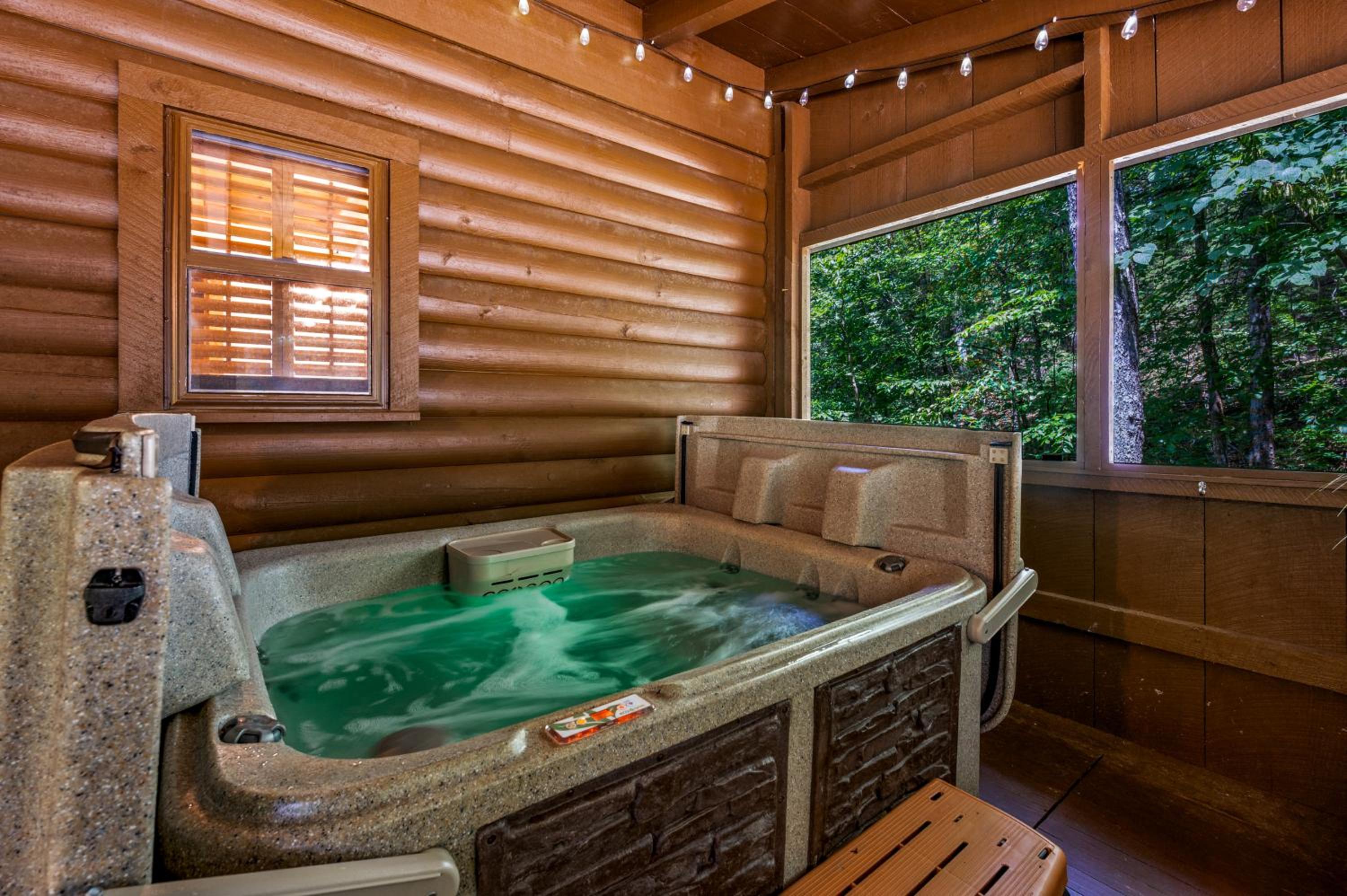 Secluded yet Close 2 All Hot Tub Pet-friendly