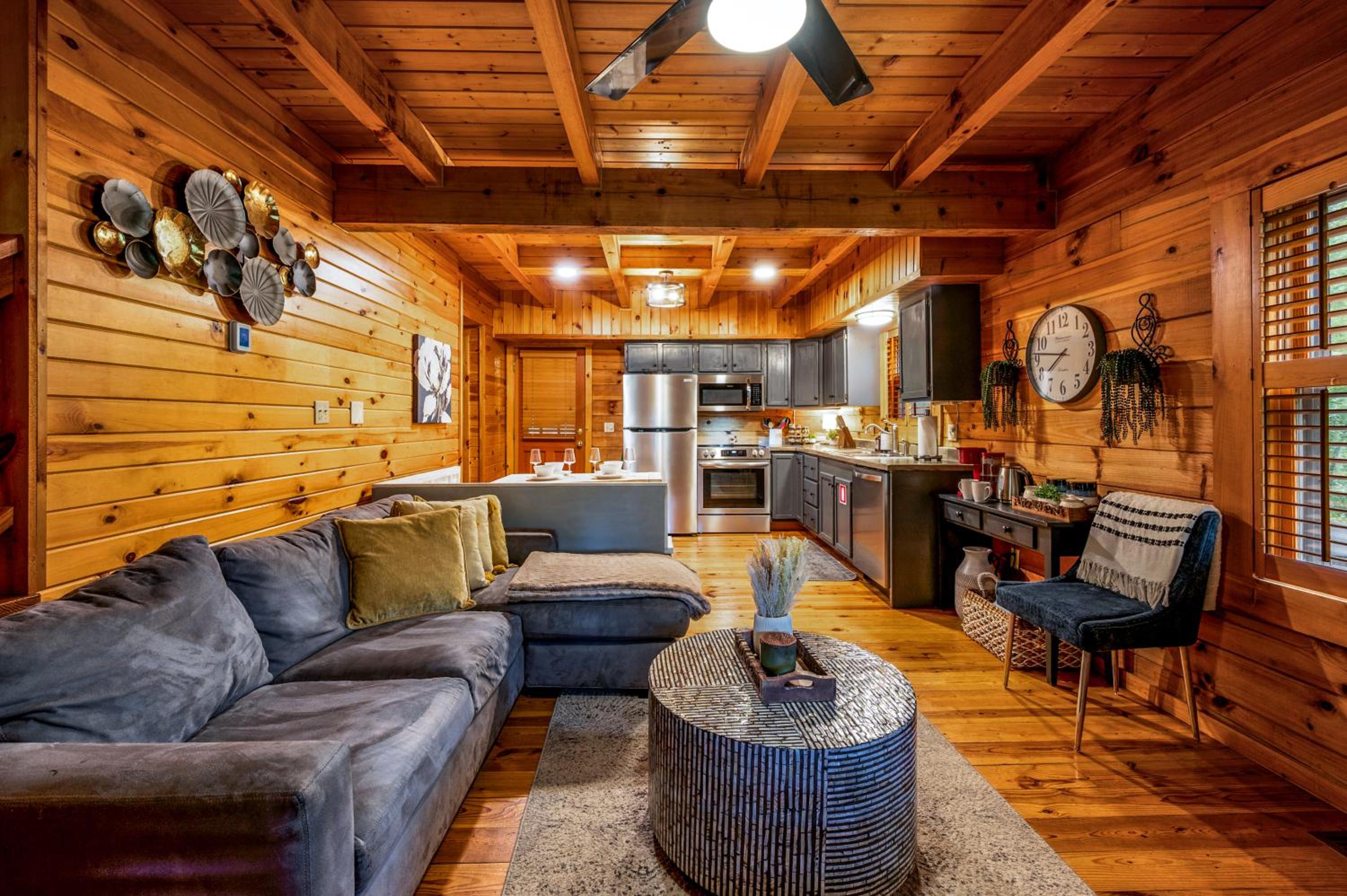 Secluded yet Close 2 All Hot Tub Pet-friendly