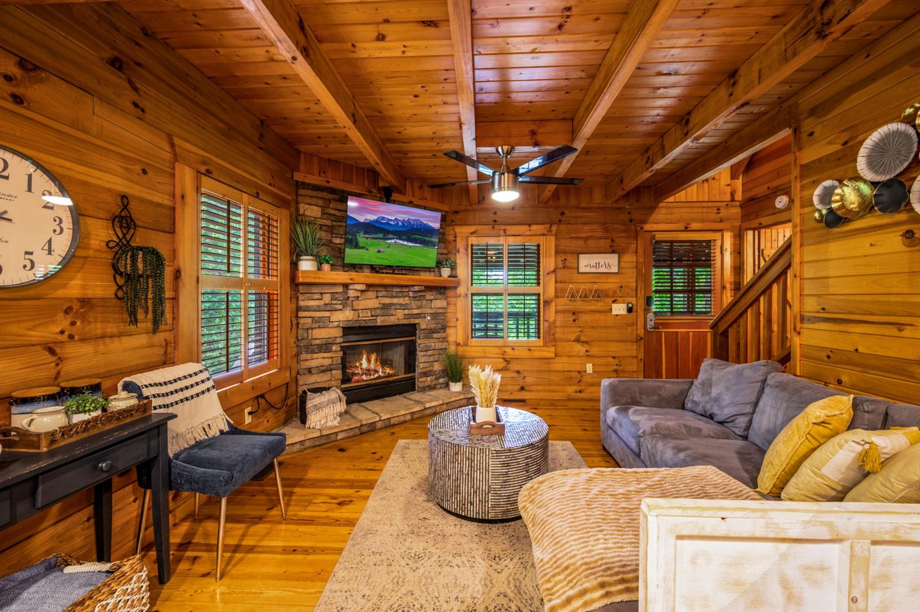 Secluded yet Close 2 All Hot Tub Pet-friendly