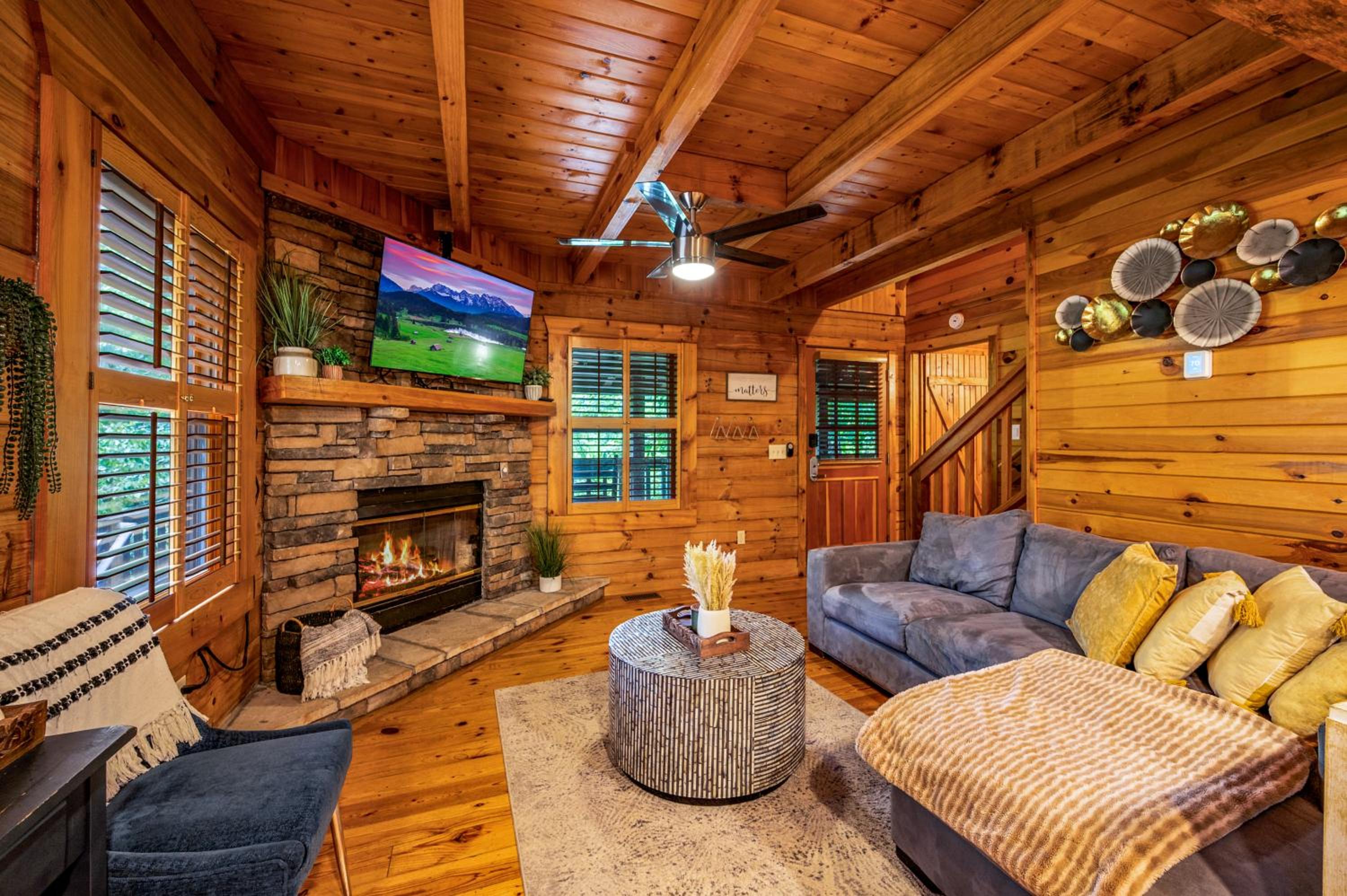 Secluded yet Close 2 All Hot Tub Pet-friendly