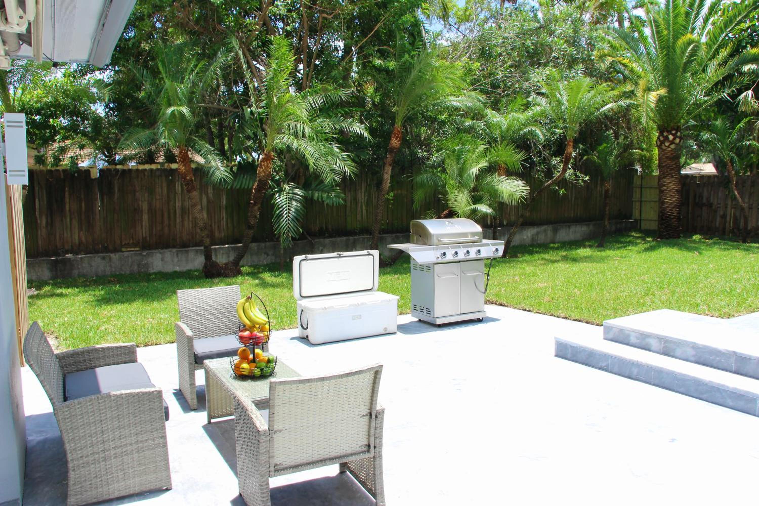 Fox Private Resort- Near Downtown & Beach