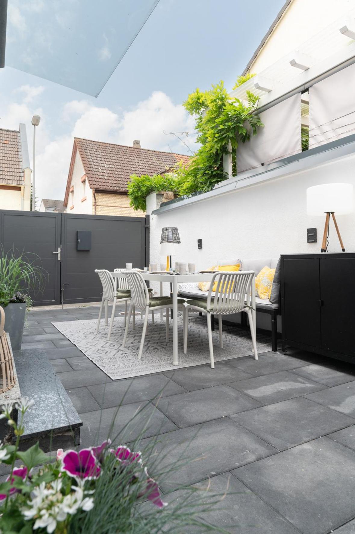 HOUSE 756 MAINZ - DESIGN-FERIENHAUS, 4 Schlafzimmer, 3 Bäder, SAUNA & Kamin