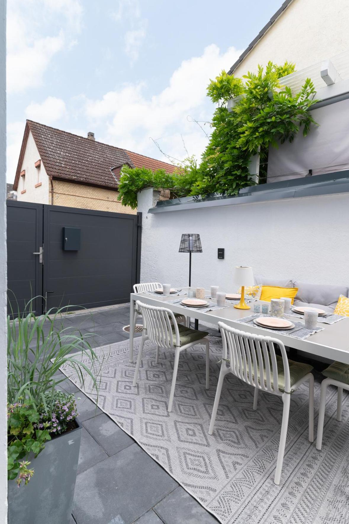 HOUSE 756 MAINZ - DESIGN-FERIENHAUS, 4 Schlafzimmer, 3 Bäder, SAUNA & Kamin