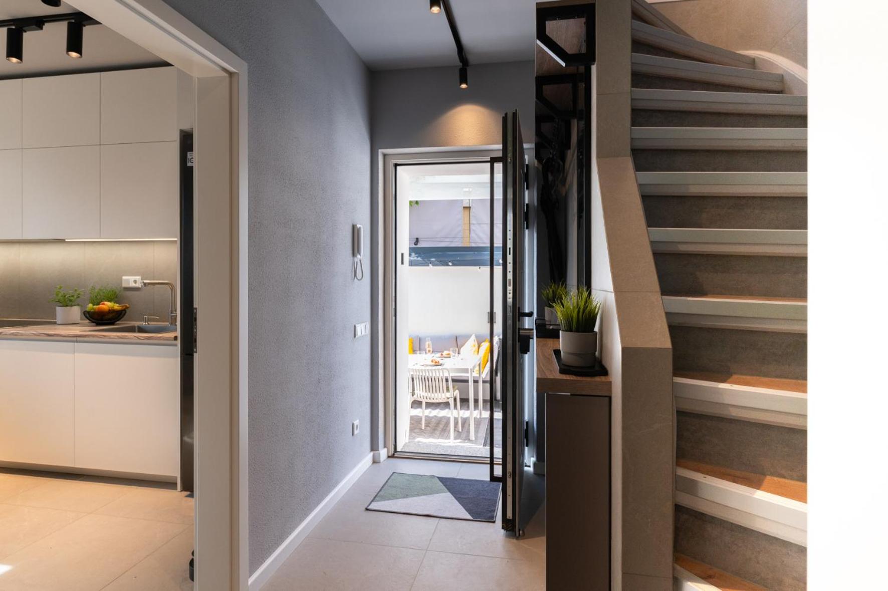 HOUSE 756 MAINZ - DESIGN-FERIENHAUS, 4 Schlafzimmer, 3 Bäder, SAUNA & Kamin