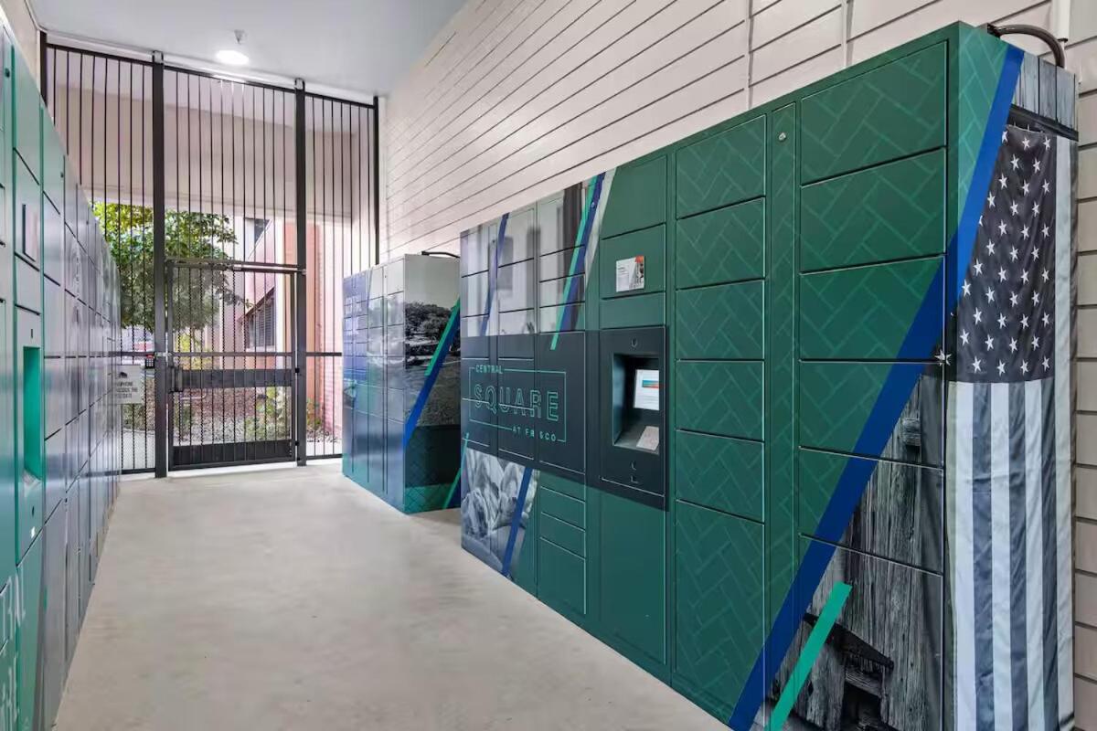 Chill & Tone 1BR Frisco King & Sofa, Gym & Pool