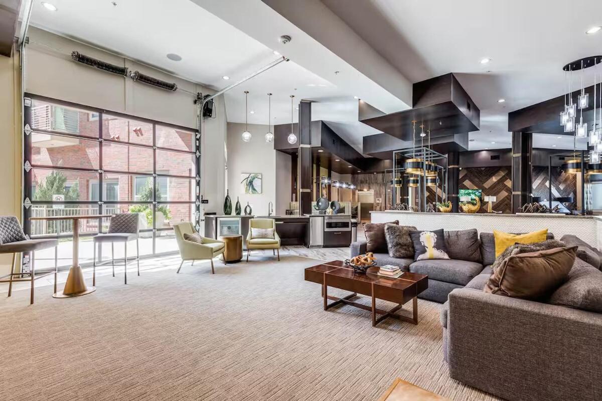 Chill & Tone 1BR Frisco King & Sofa, Gym & Pool