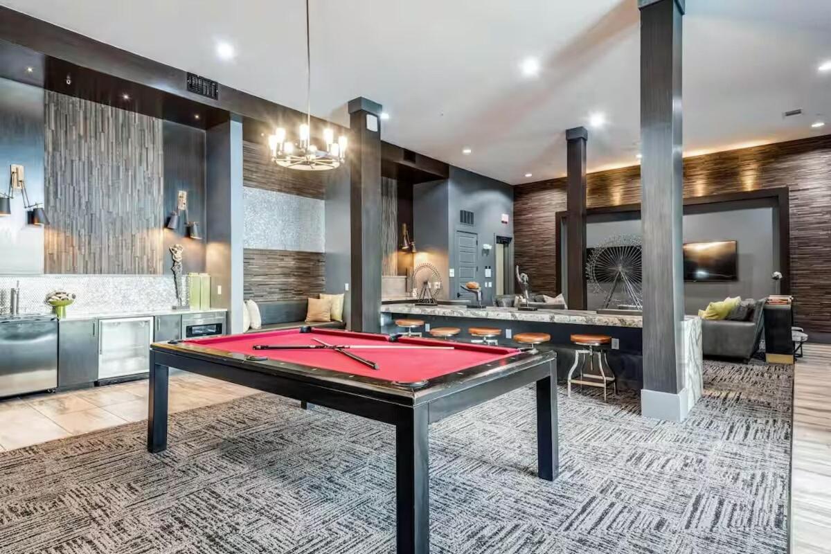 Chill & Tone 1BR Frisco King & Sofa, Gym & Pool
