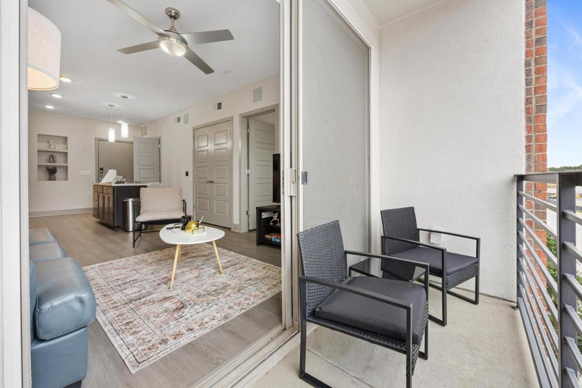 Chill & Tone 1BR Frisco King & Sofa, Gym & Pool