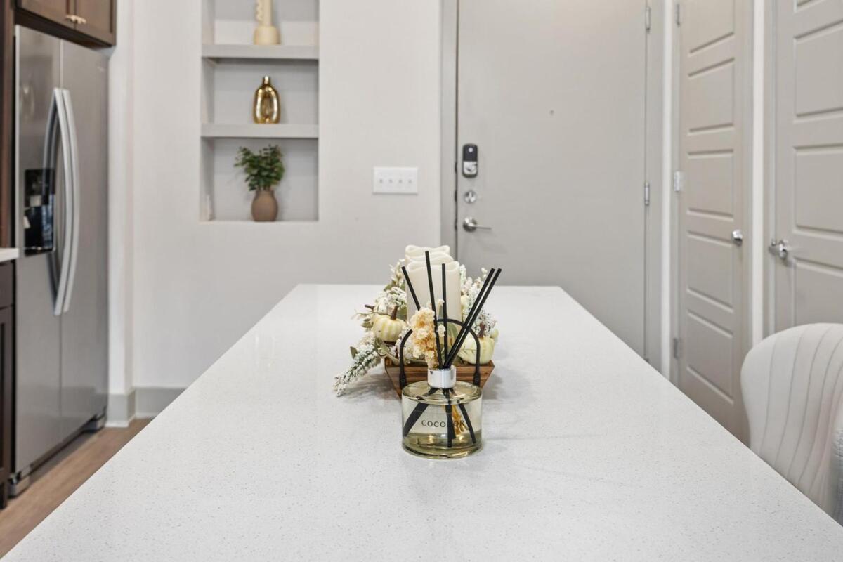 Chill & Tone 1BR Frisco King & Sofa, Gym & Pool