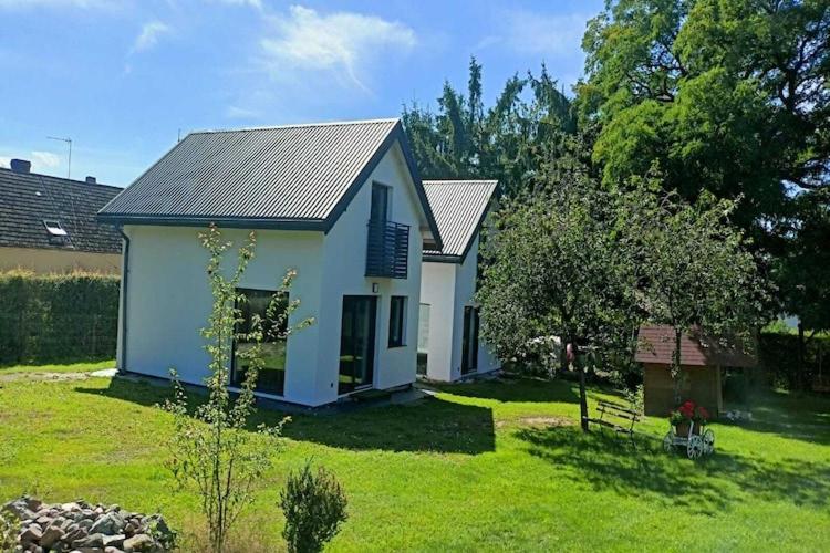 New, comfortable holiday home by the sea