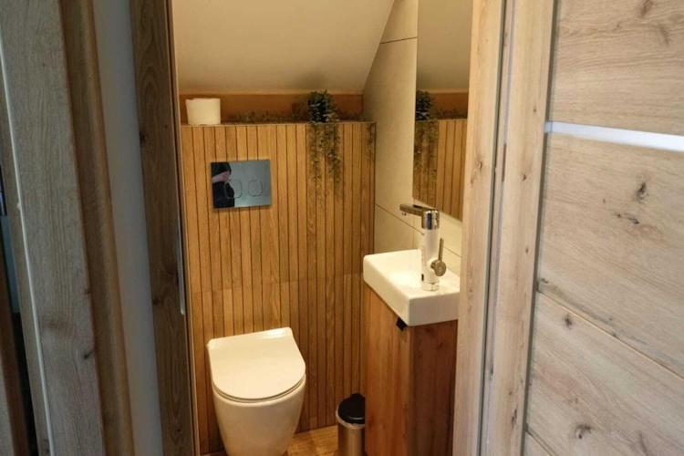 New, comfortable holiday home by the sea