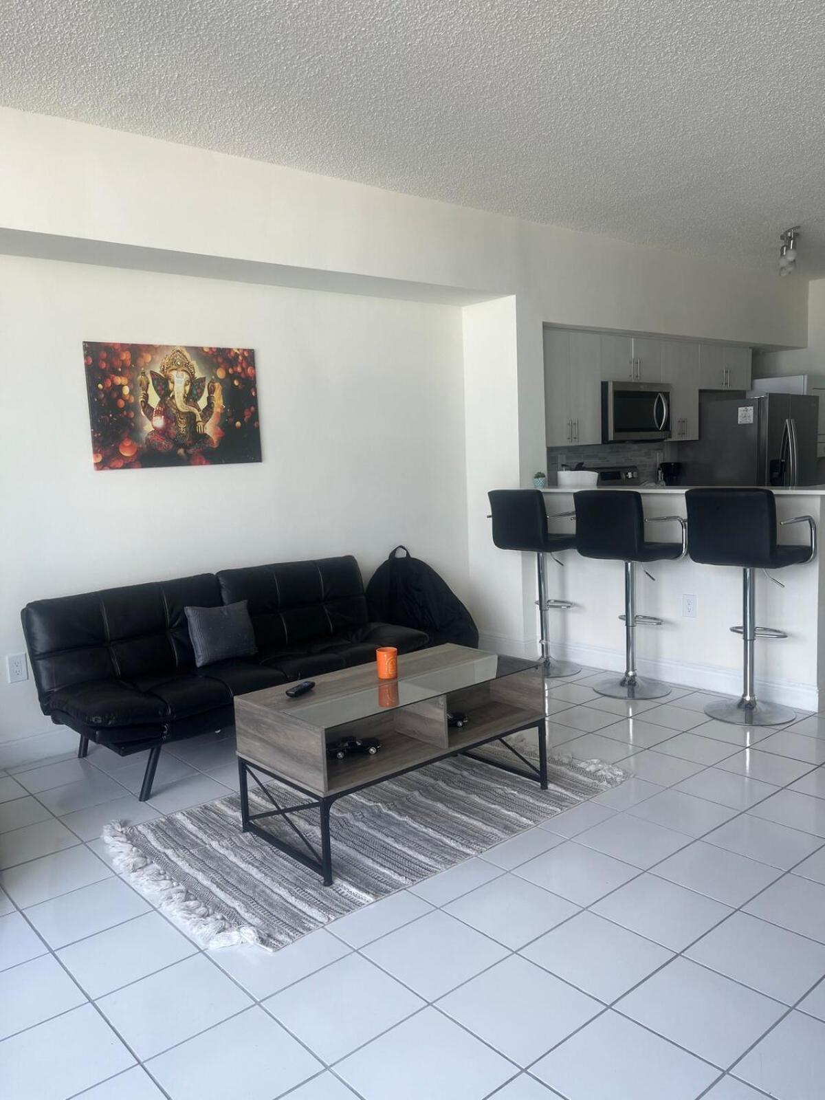 Enjoy an endless summer - Parking included!
